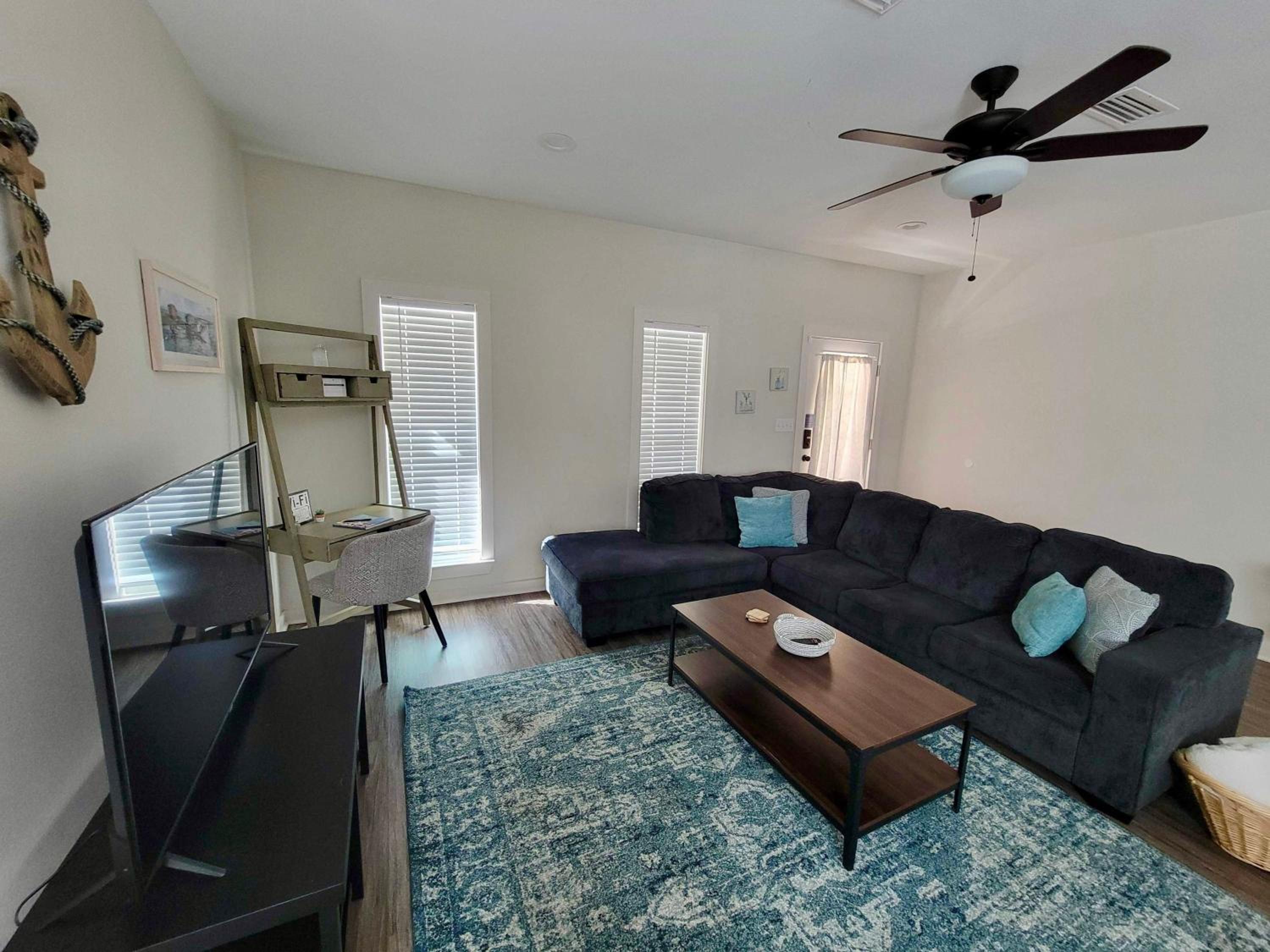 Beach Flow Bungalow-Mins to Downtown-Dining-Base view 2