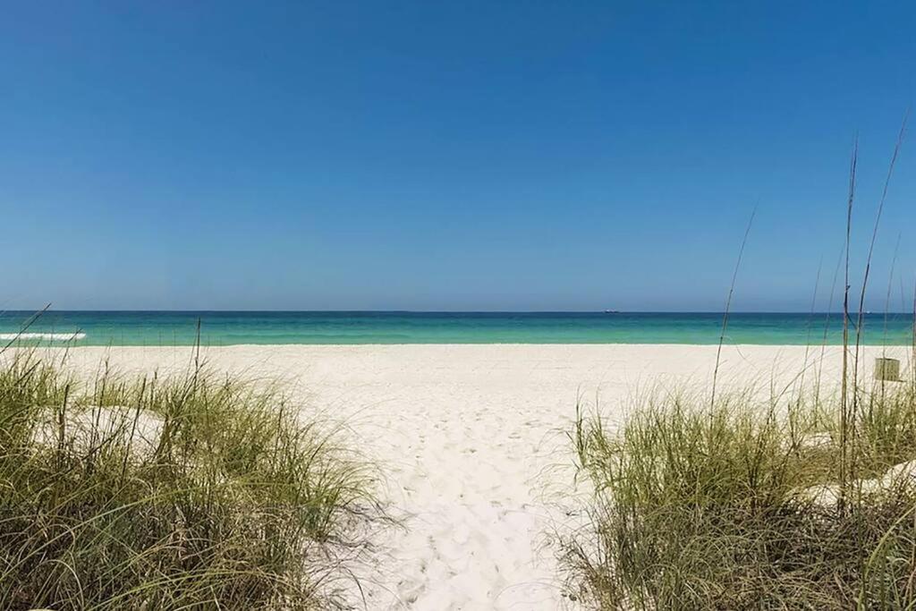Oceanside Ground Floor Condo, Heated Pool, Affordable Monthly Rates view 4