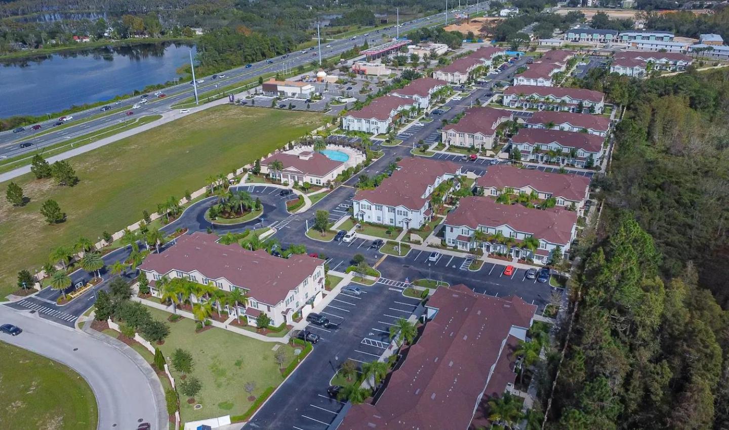 Fabulous townhome near the Parks view 5