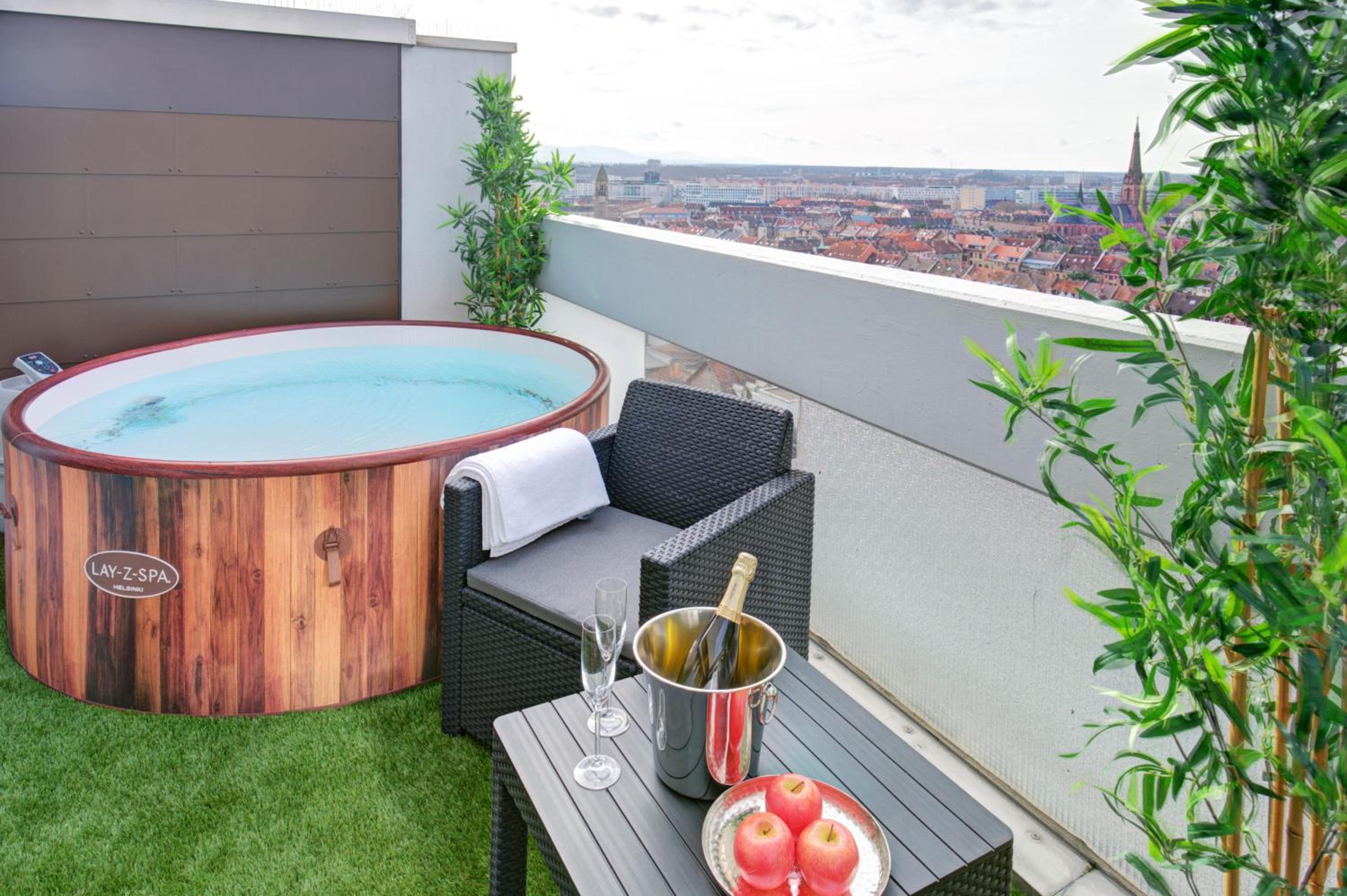 Das Penthouse - Jacuzzi - BBQ - Dachterrasse
