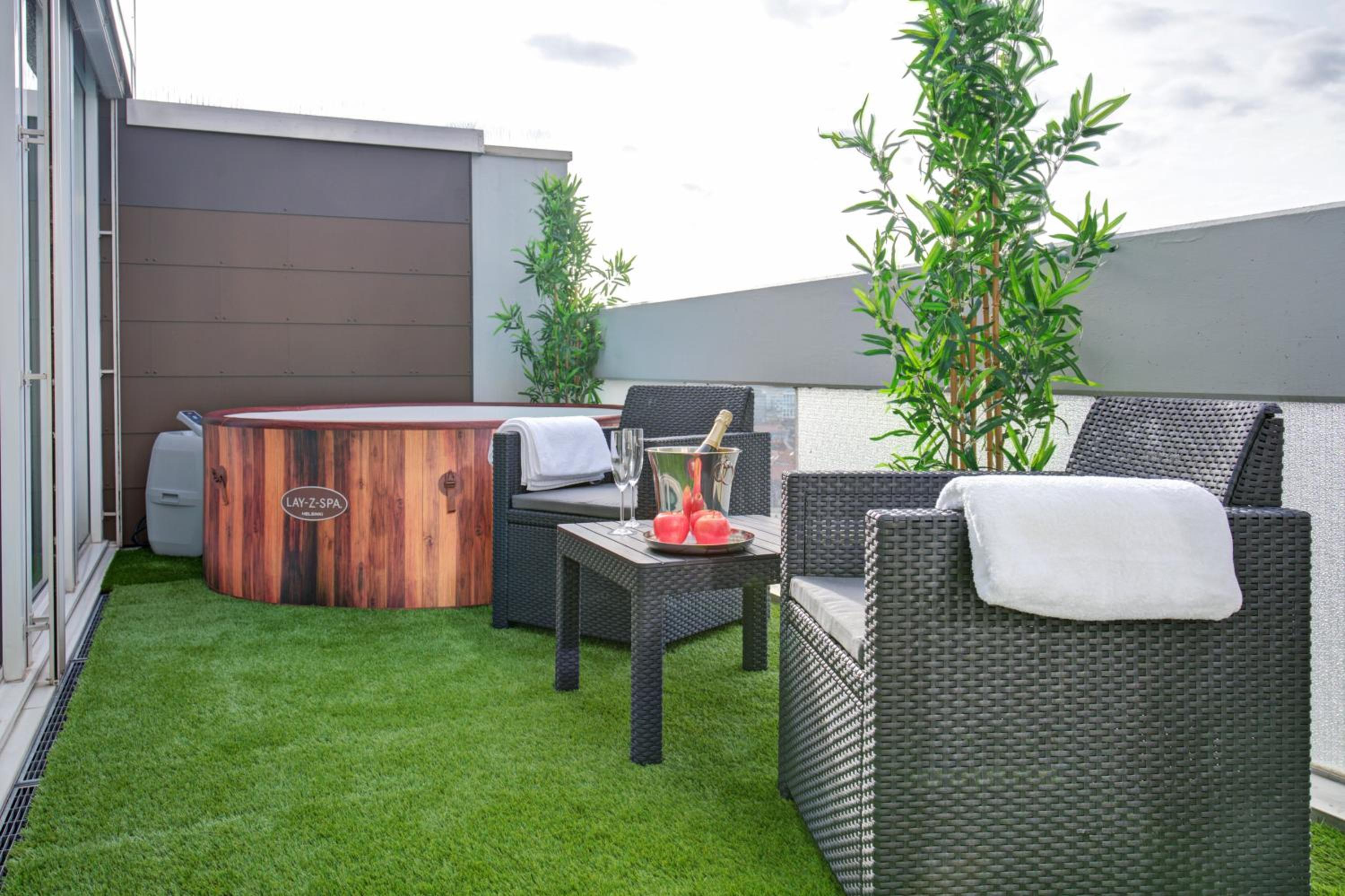 Das Penthouse - Jacuzzi - BBQ - Dachterrasse