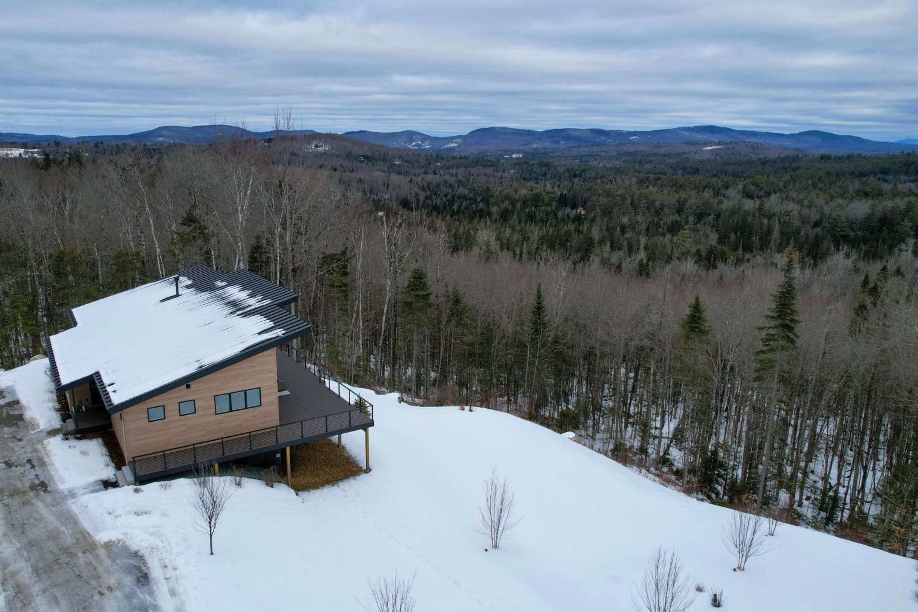 1A Maple Lodge Stunning luxury Scandinavian style home with great views