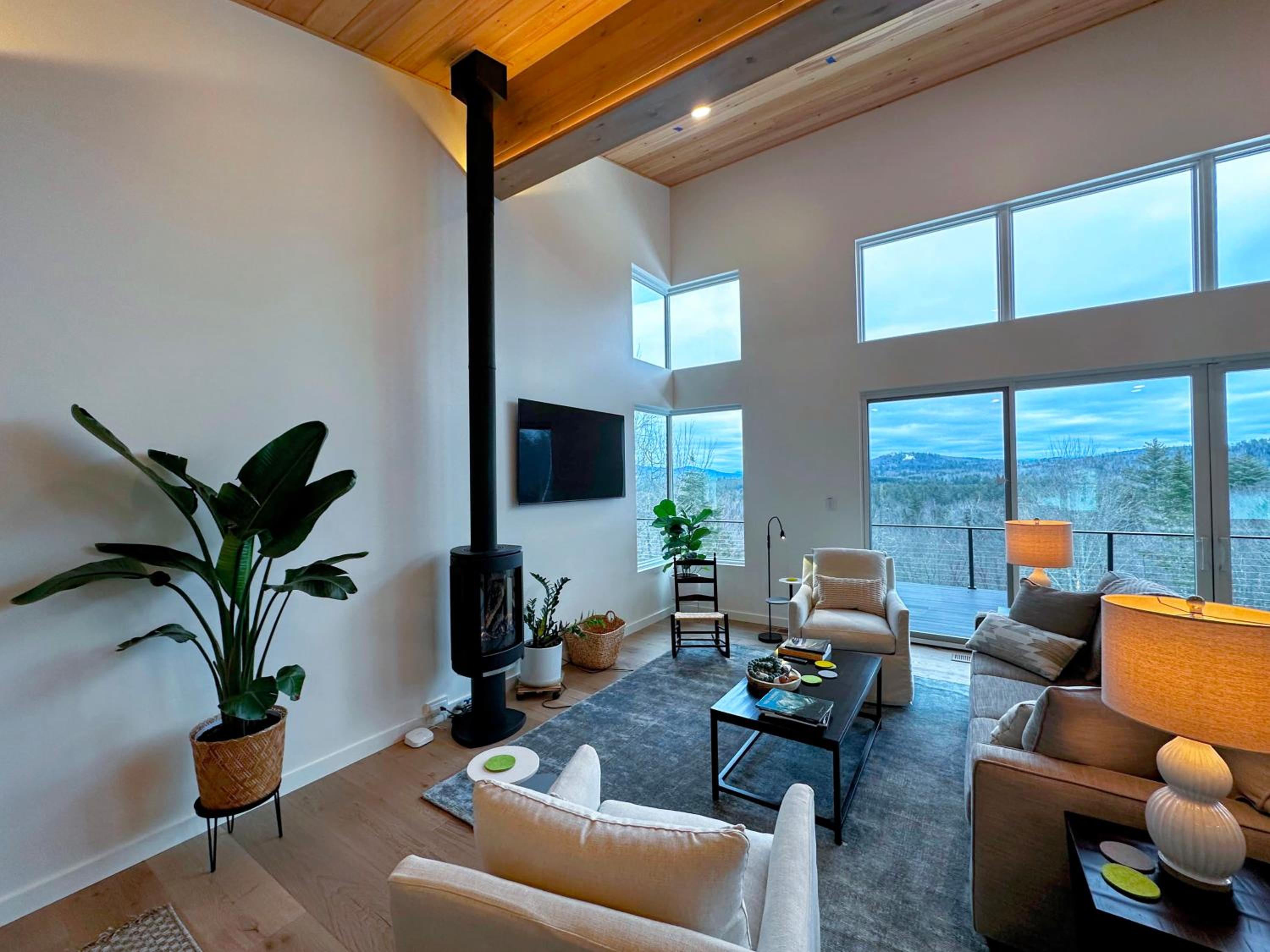 1A Maple Lodge Stunning luxury Scandinavian style home with great views