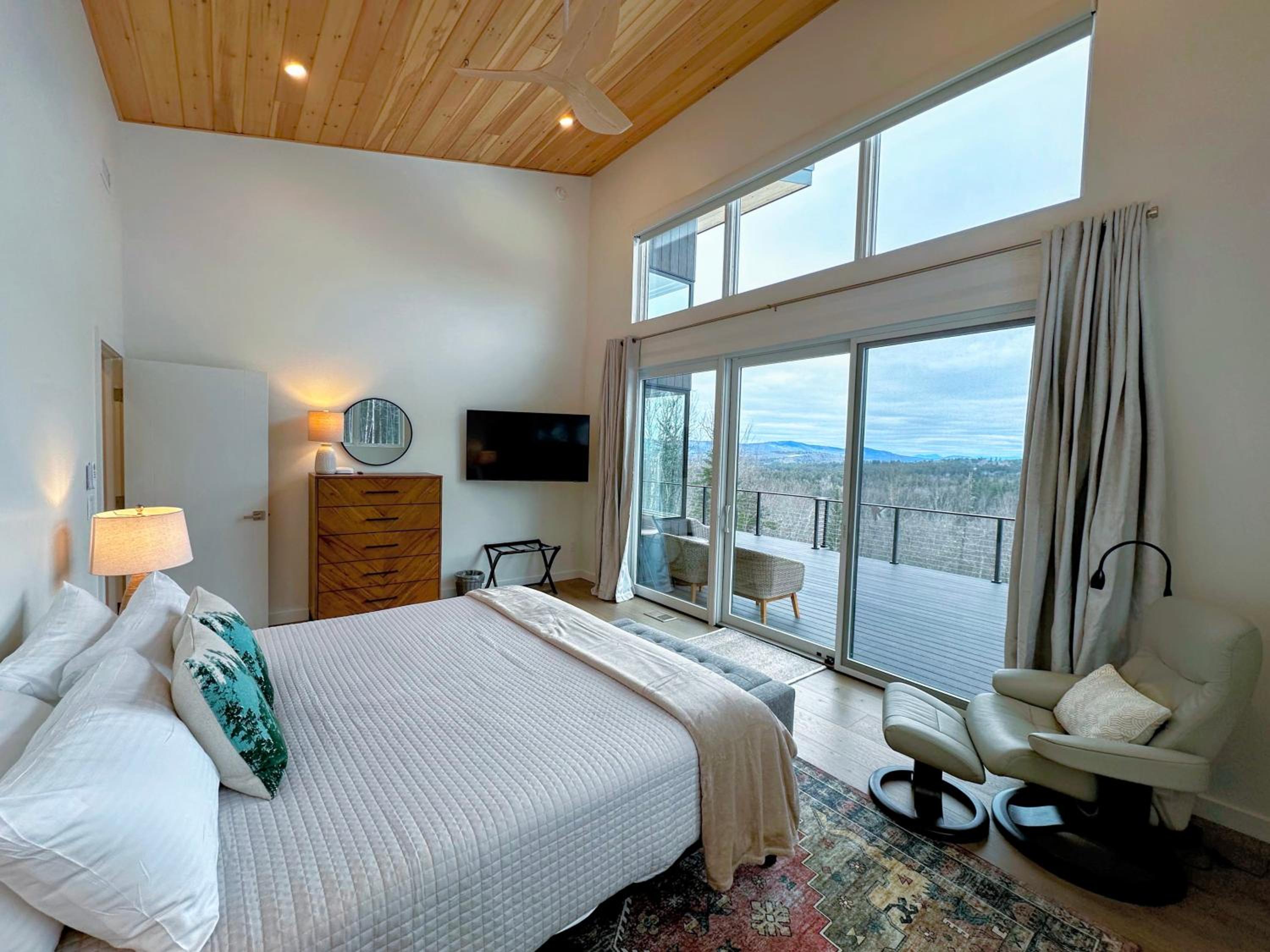 1A Maple Lodge Stunning luxury Scandinavian style home with great views