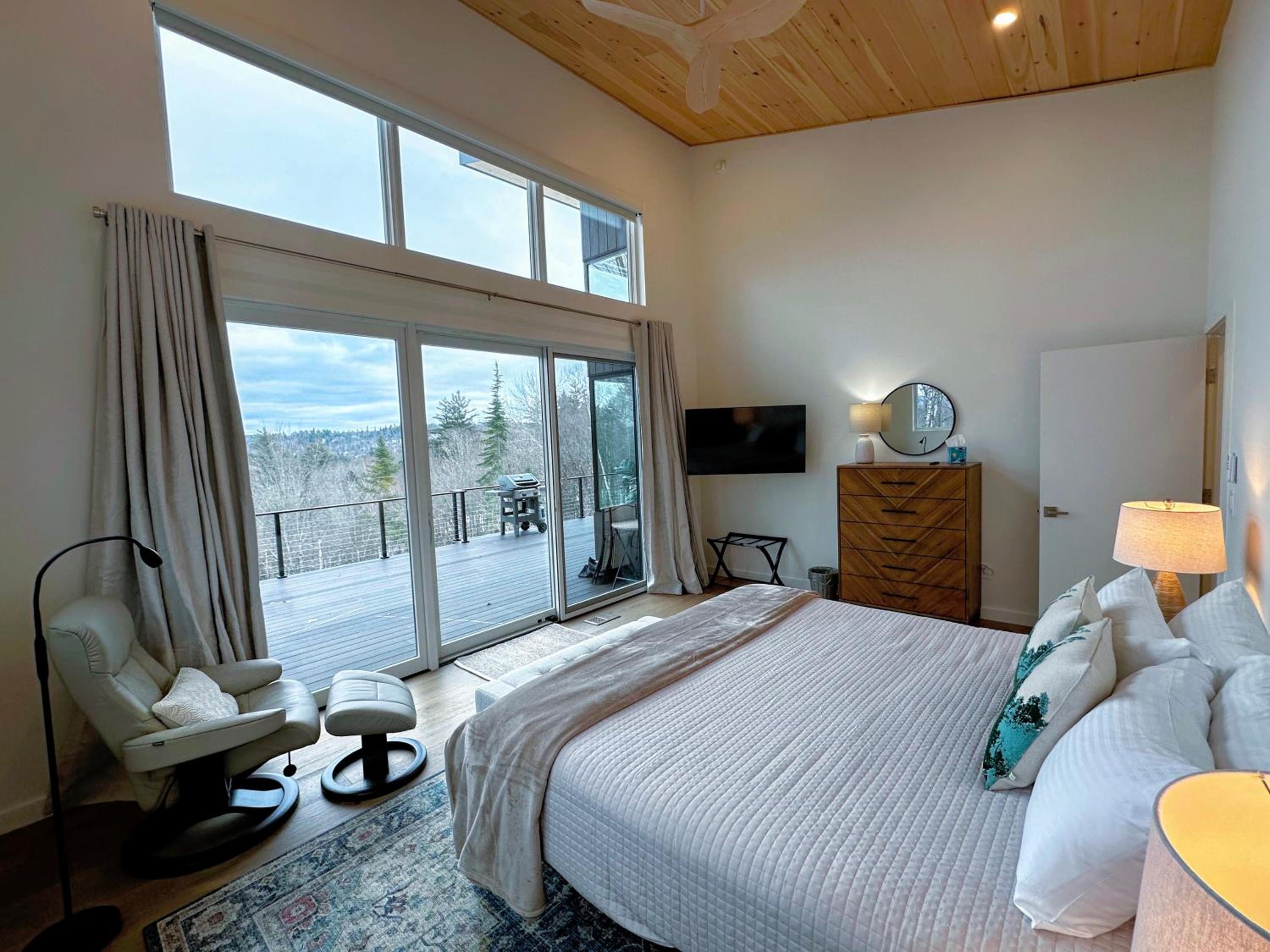1A Maple Lodge Stunning luxury Scandinavian style home with great views
