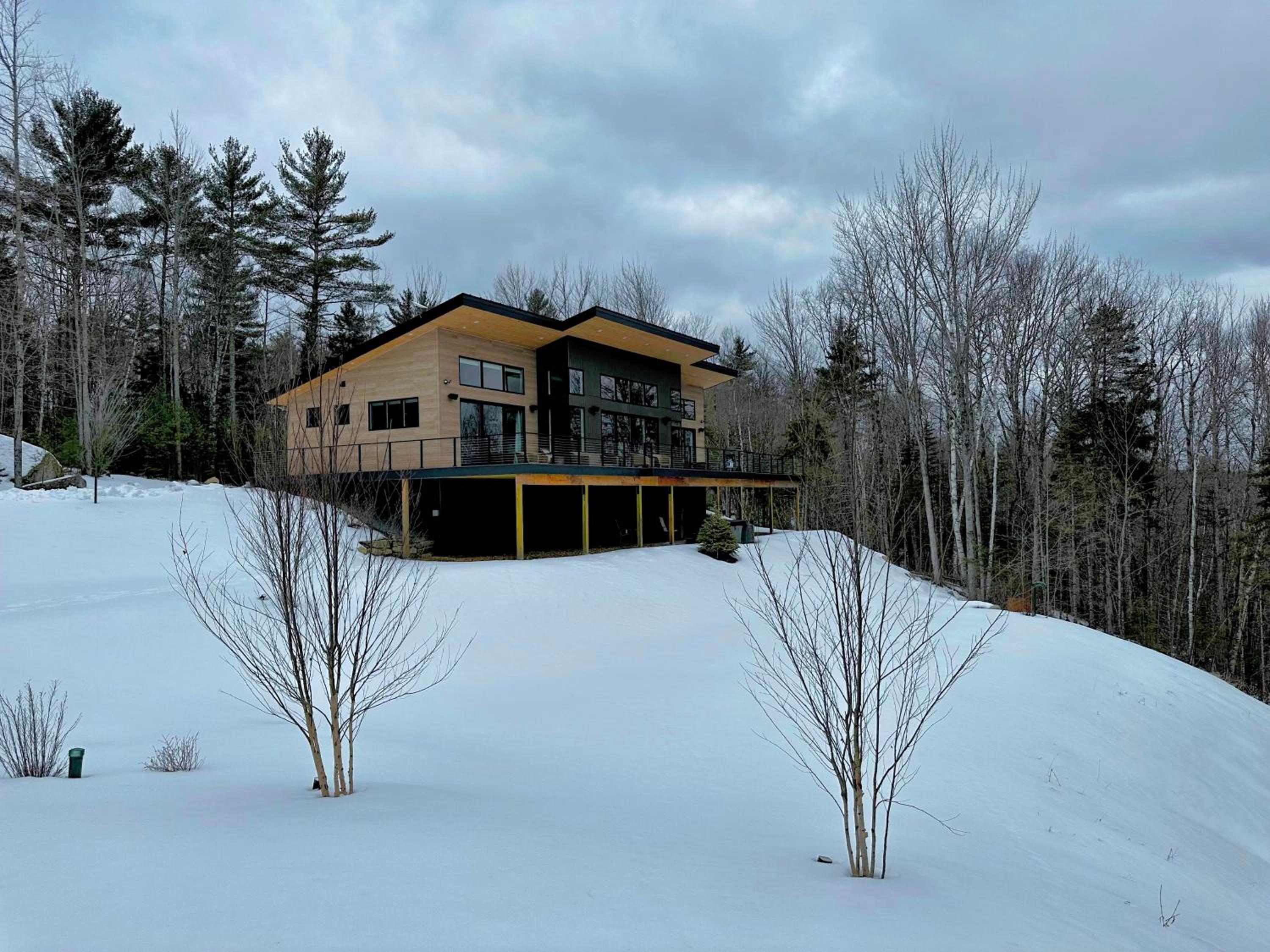 1A Maple Lodge Stunning luxury Scandinavian style home with great views