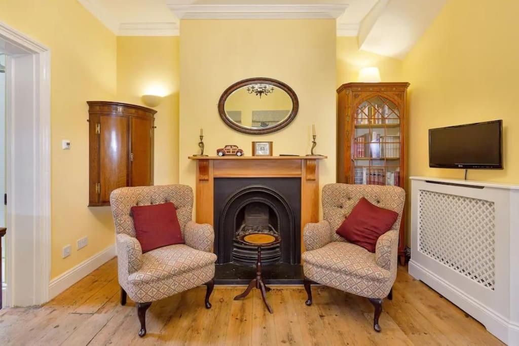 Windsor/Legoland/Ascot charming 3BR home in centre view 4