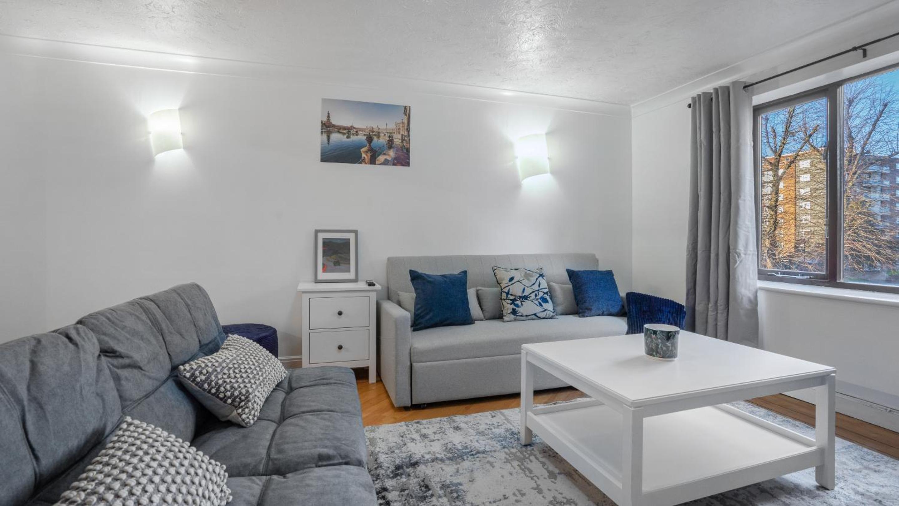 The Lodge - Exquisite 2 Bed with Ensuite view 3