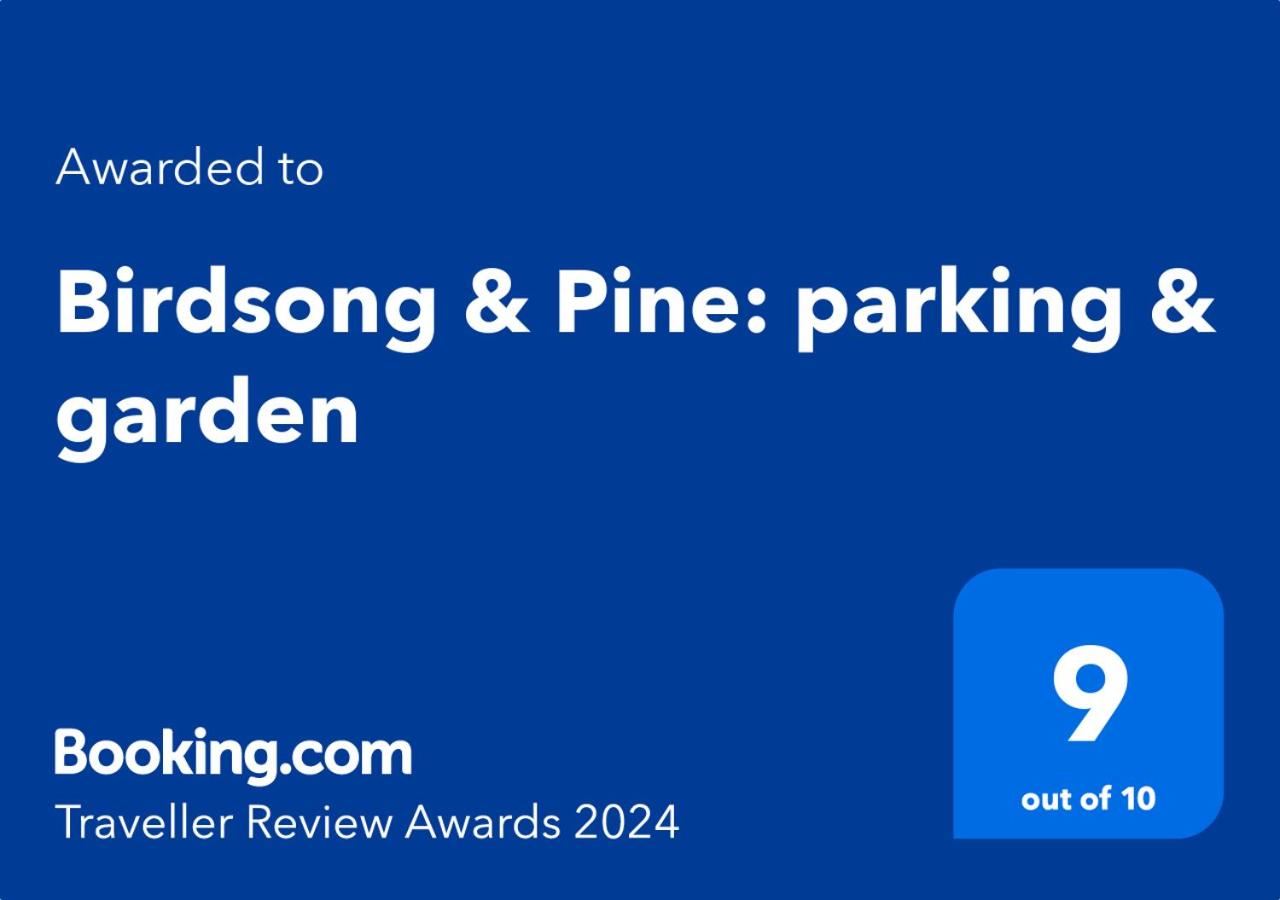 Birdsong & Pine: parking & garden view 2