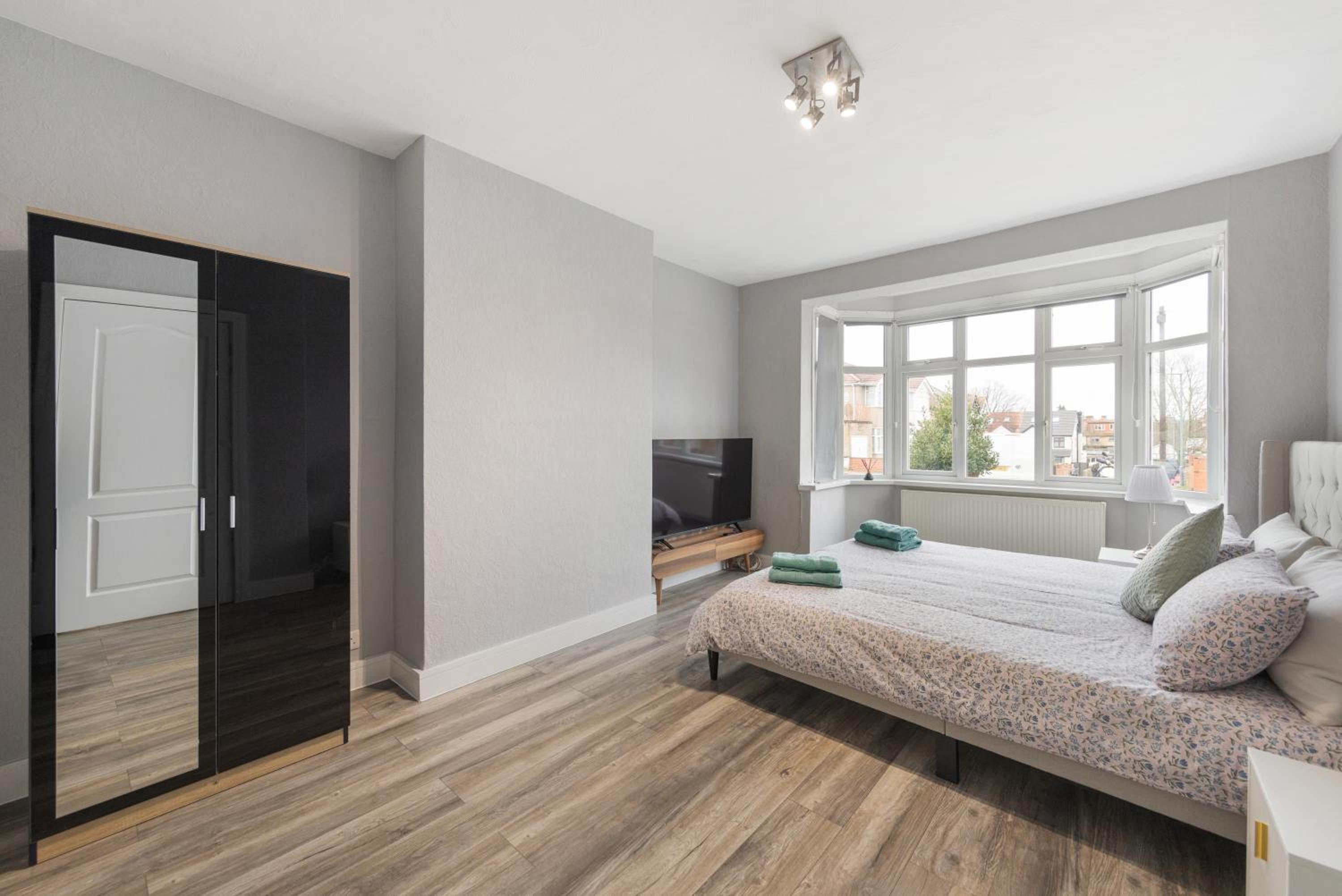 Edgware Oasis: Modern Haven near Tube & Park view 4