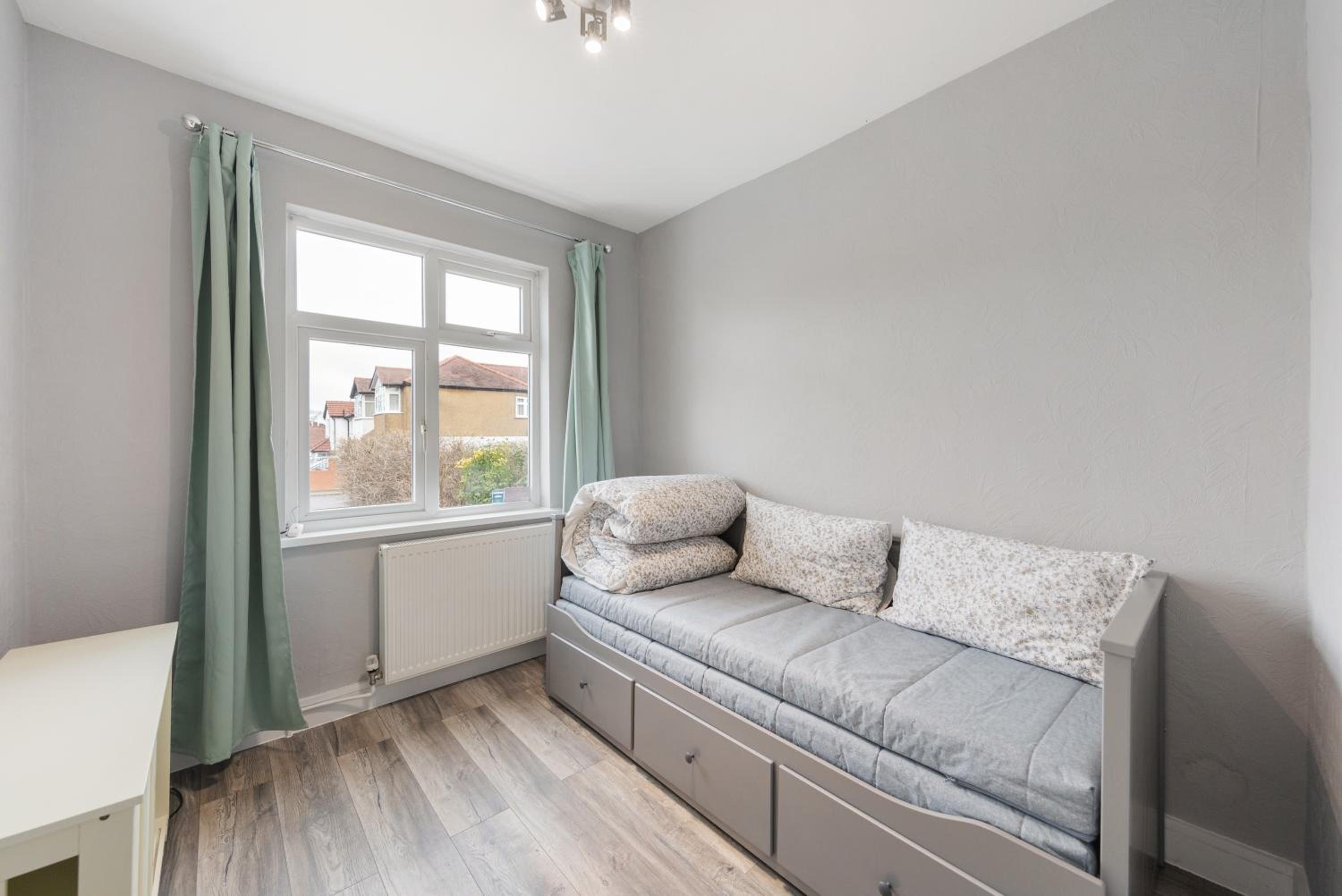 Edgware Oasis: Modern Haven near Tube & Park view 5