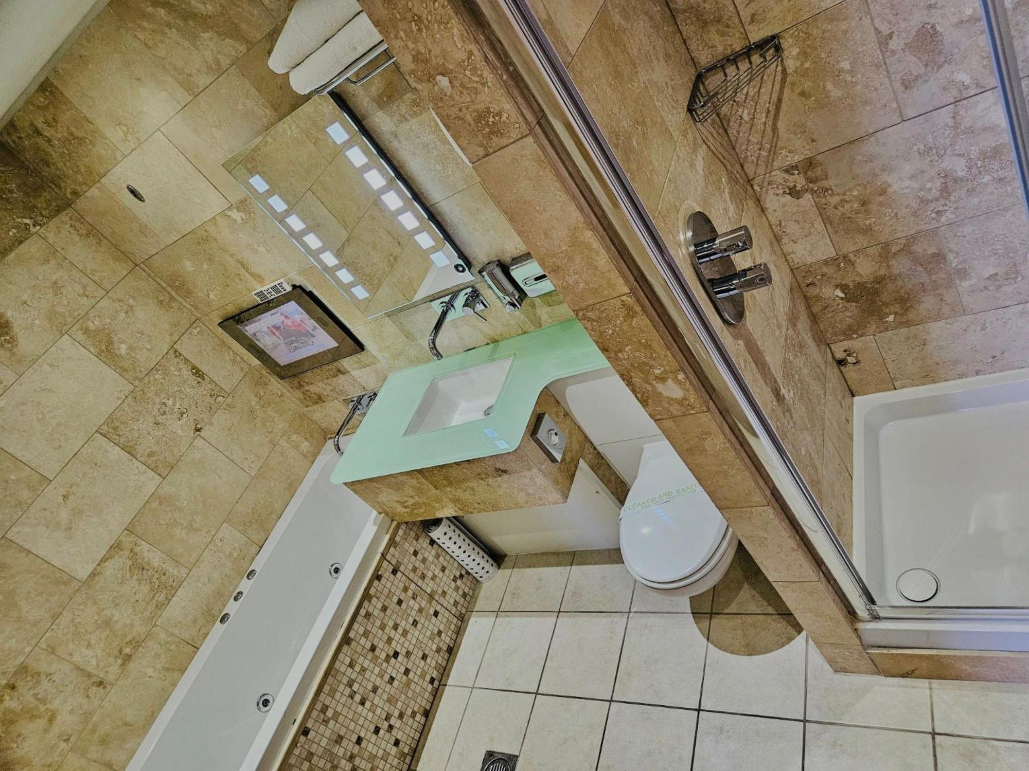 Prom Hotel