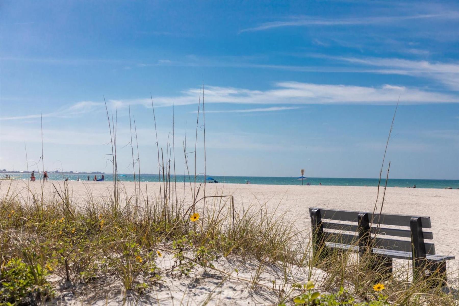 Indian Shores Waterway View, walk to beach, pool hot tub, dock