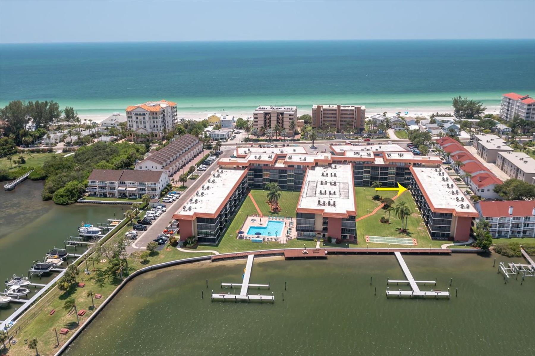 Indian Shores Waterway View, walk to beach, pool hot tub, dock