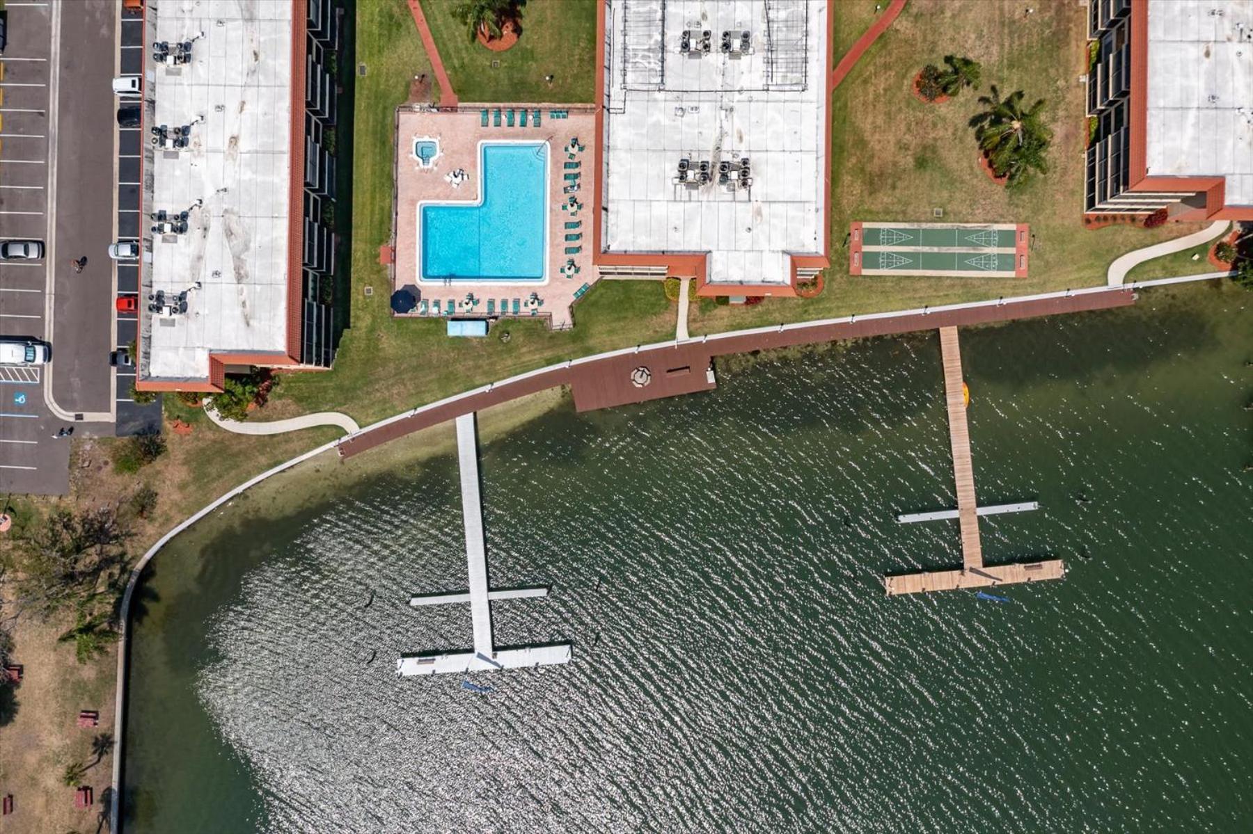 Indian Shores Waterway View, walk to beach, pool hot tub, dock