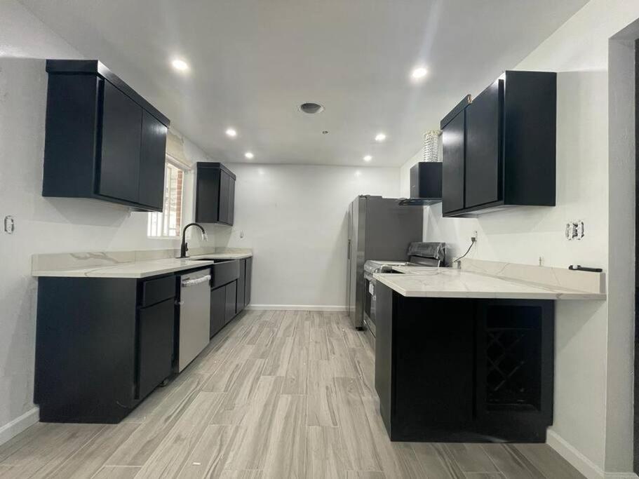 Luxury Retreat 3BR BBQ Parking view 3