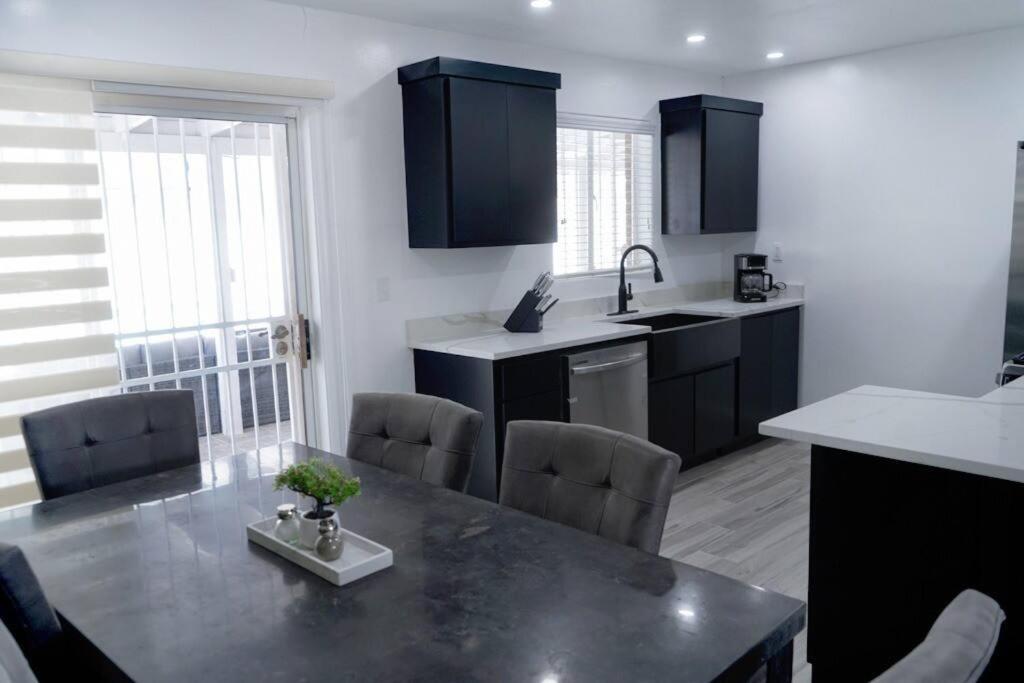 Luxury Retreat 3BR BBQ Parking view 4