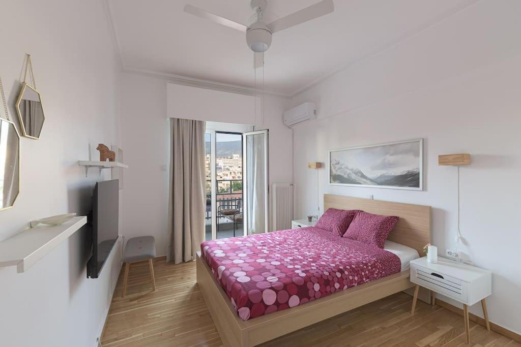 Sunny Central Luxury 50 sm with balcony view 4th floor photo 2