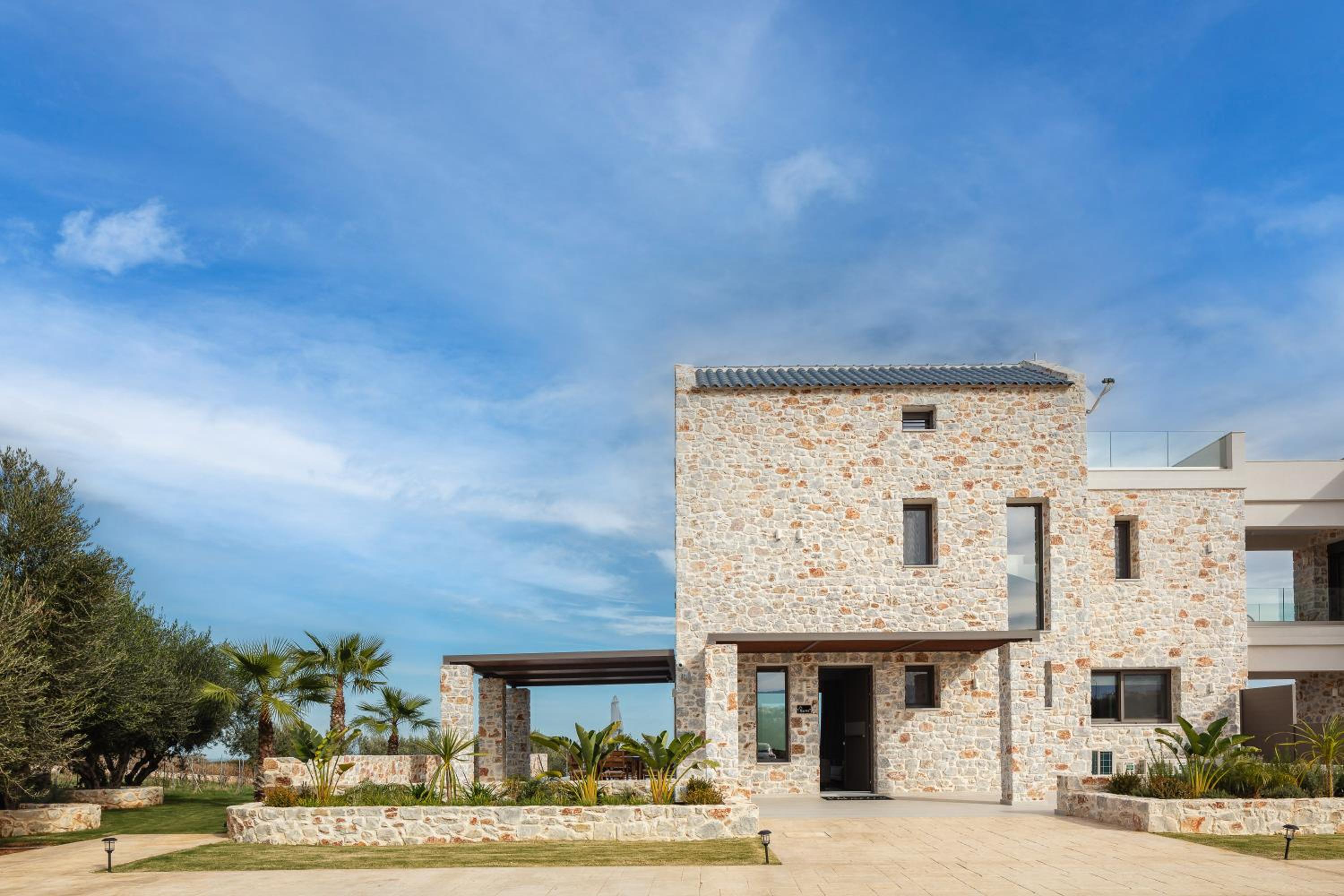 Oinolithos Luxury Villas