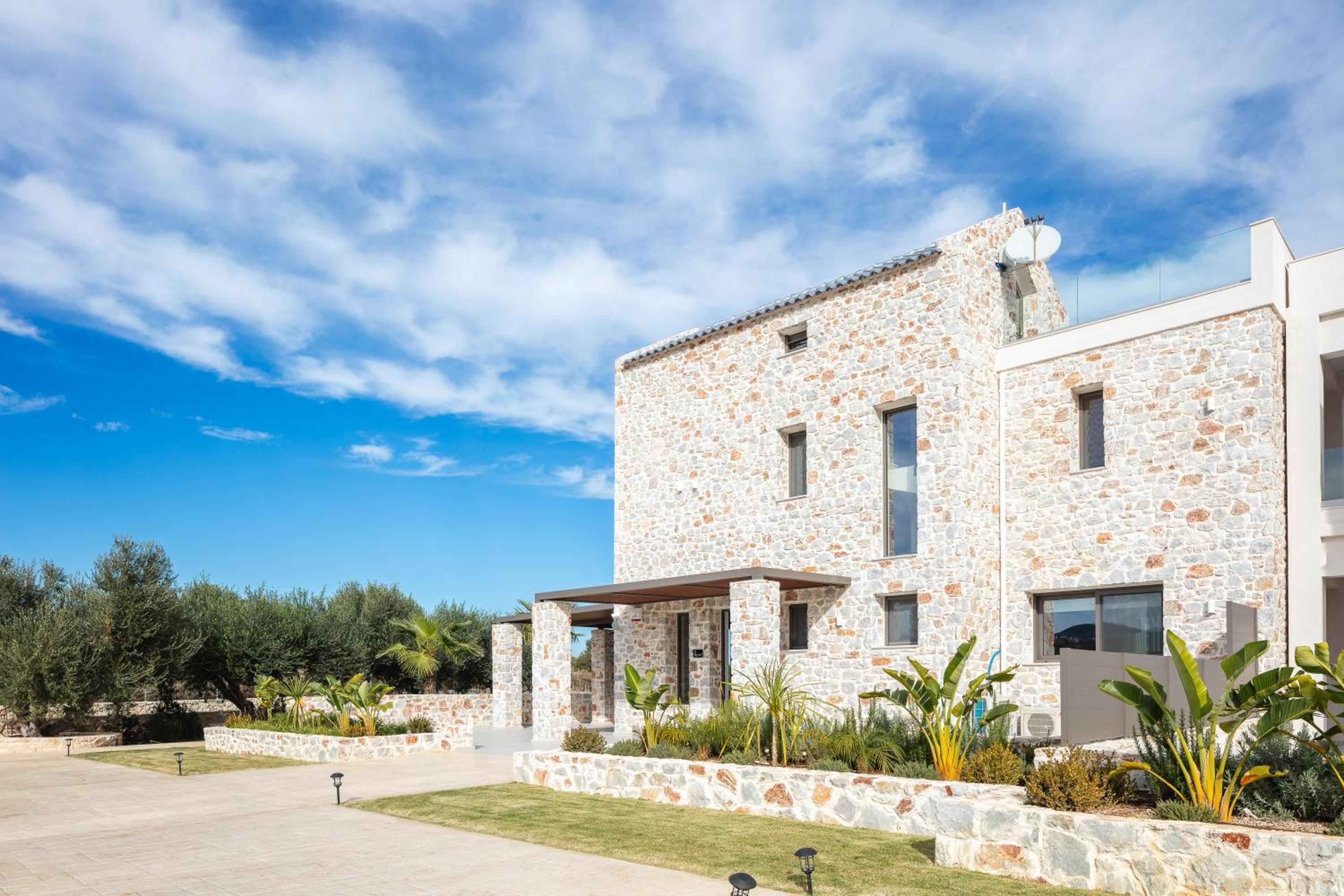 Oinolithos Luxury Villas