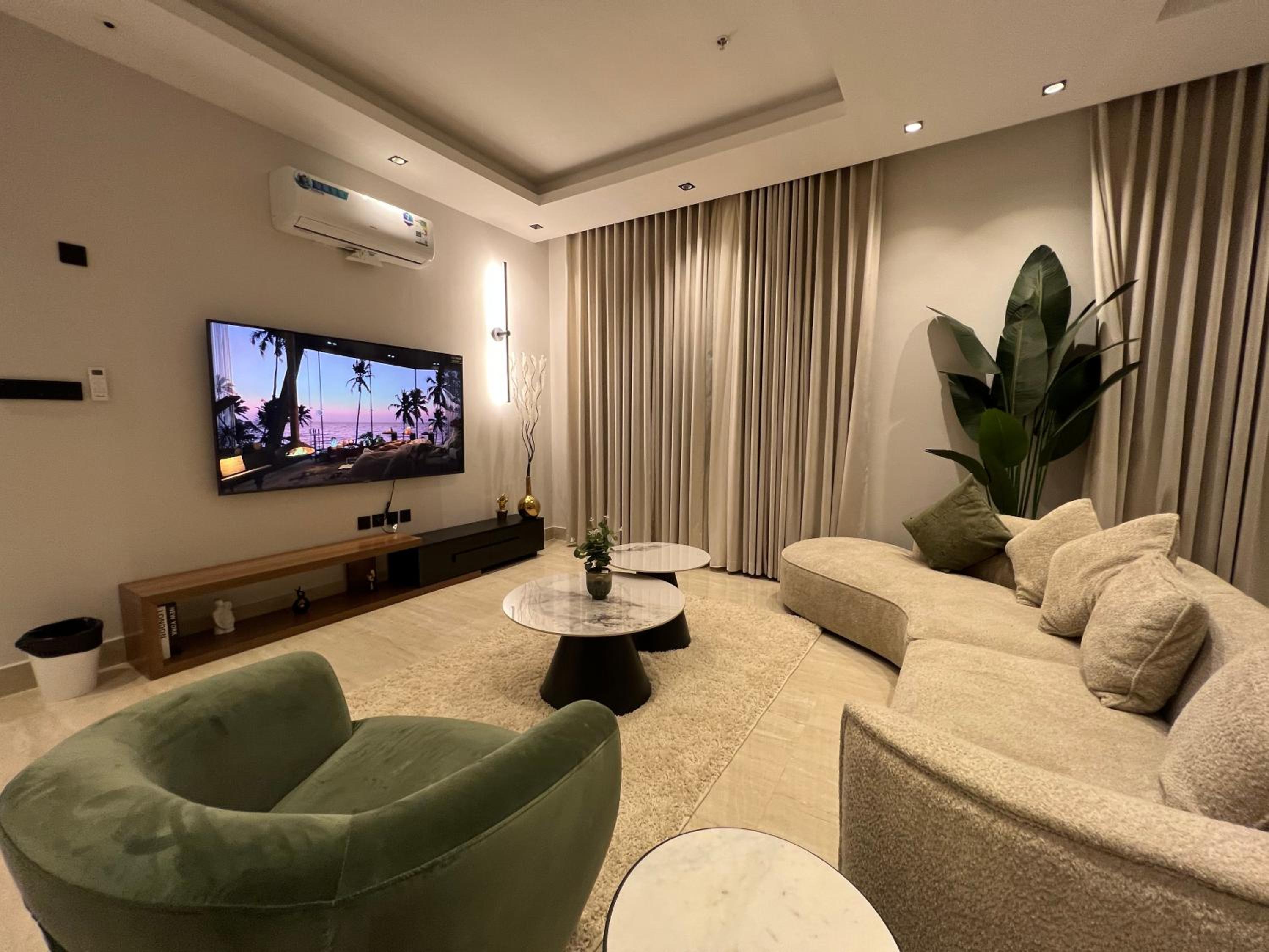 Luxy 2BD apartment near The BLVD