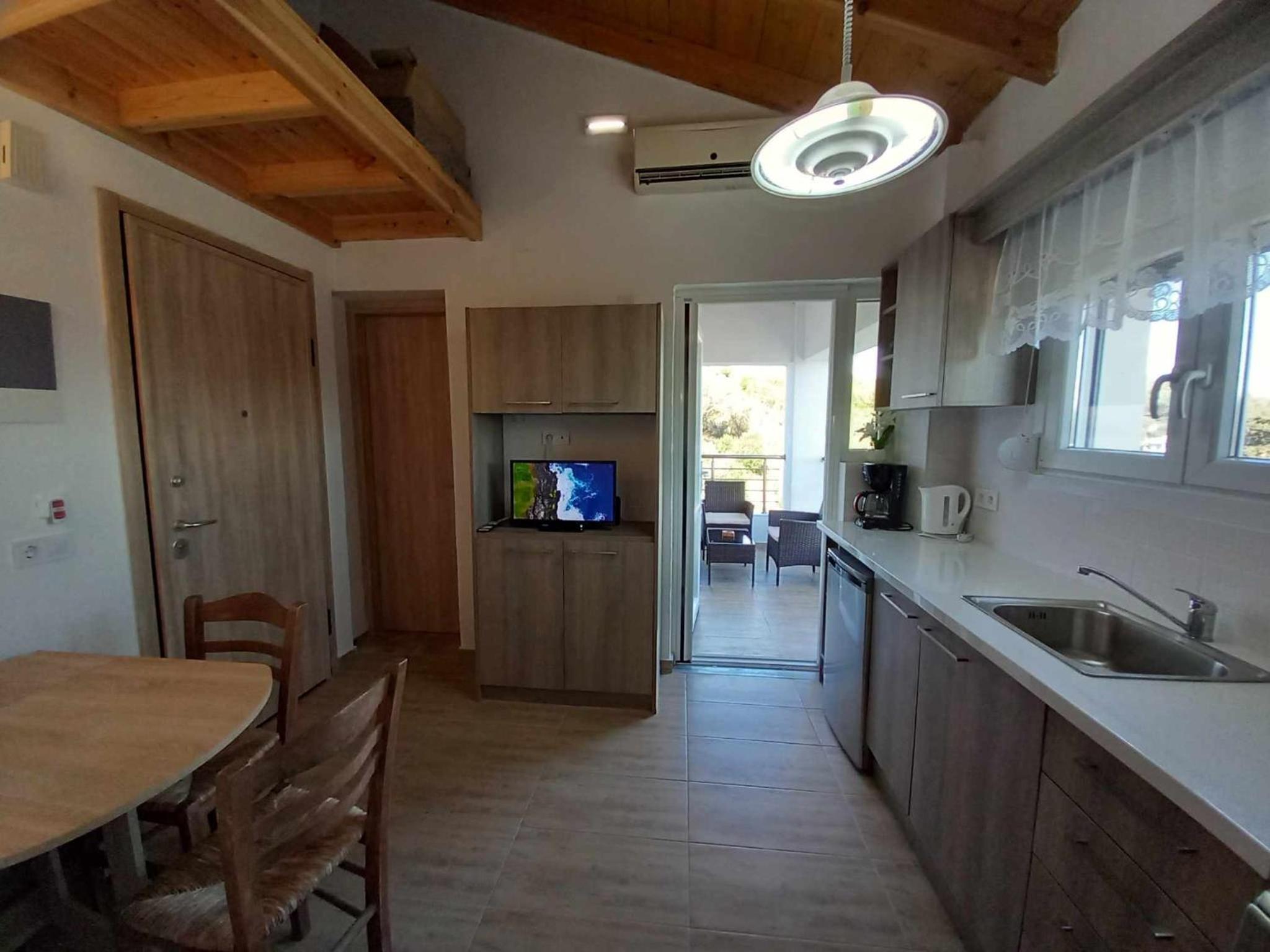 Theo apartment with Balcony photo 5