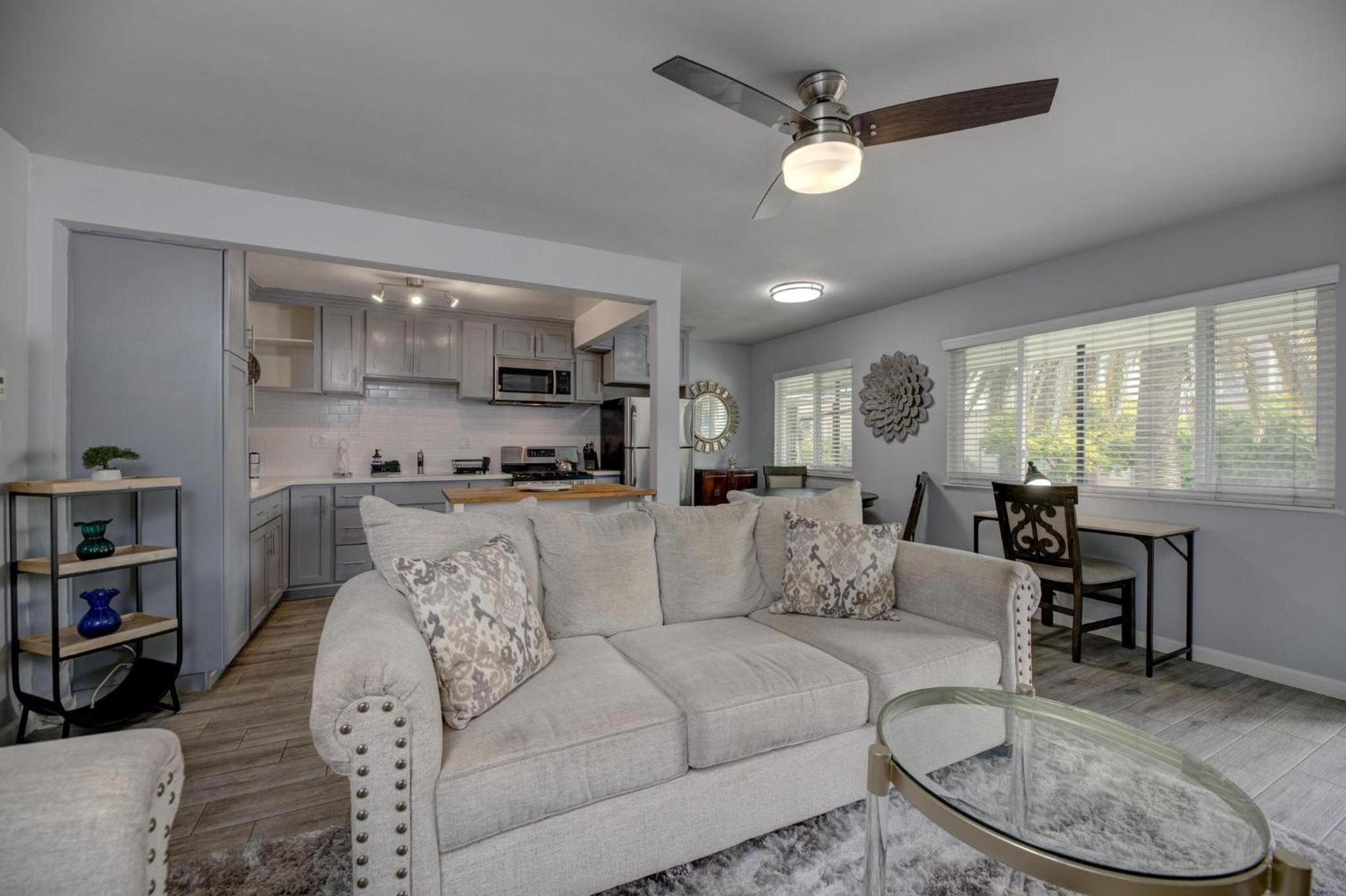 Cute Apt Close to Downtown, Long Beach! apts view 4