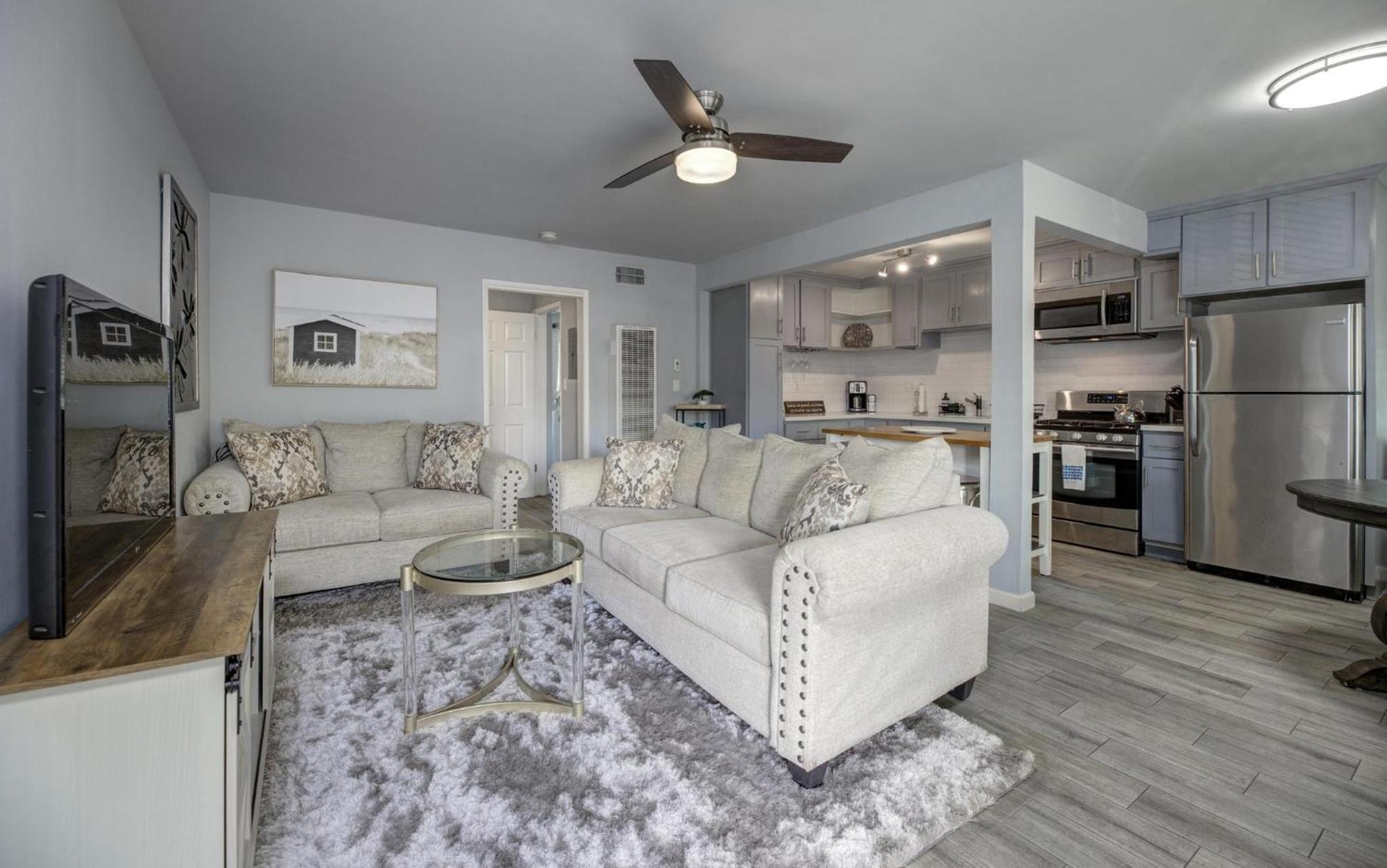 Cute Apt Close to Downtown, Long Beach! apts view 5