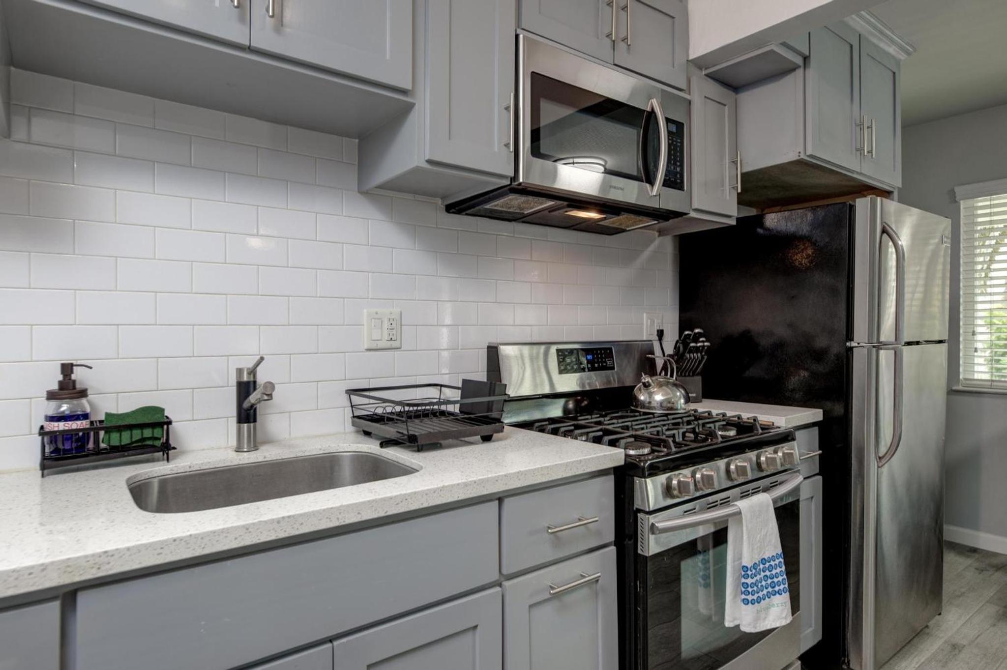 Cute Apt Close to Downtown, Long Beach! apts view 2