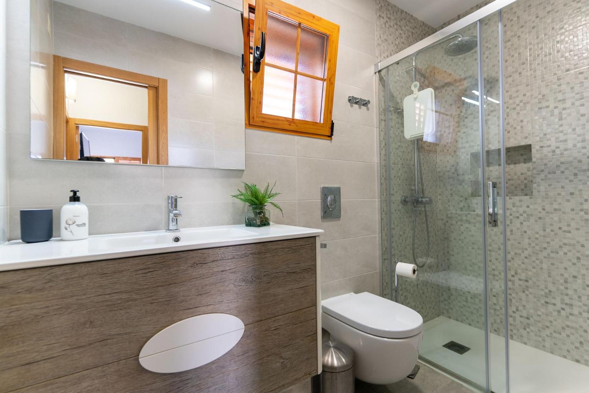 rentafive - 8pax - Terraza - 1min playa photo 4