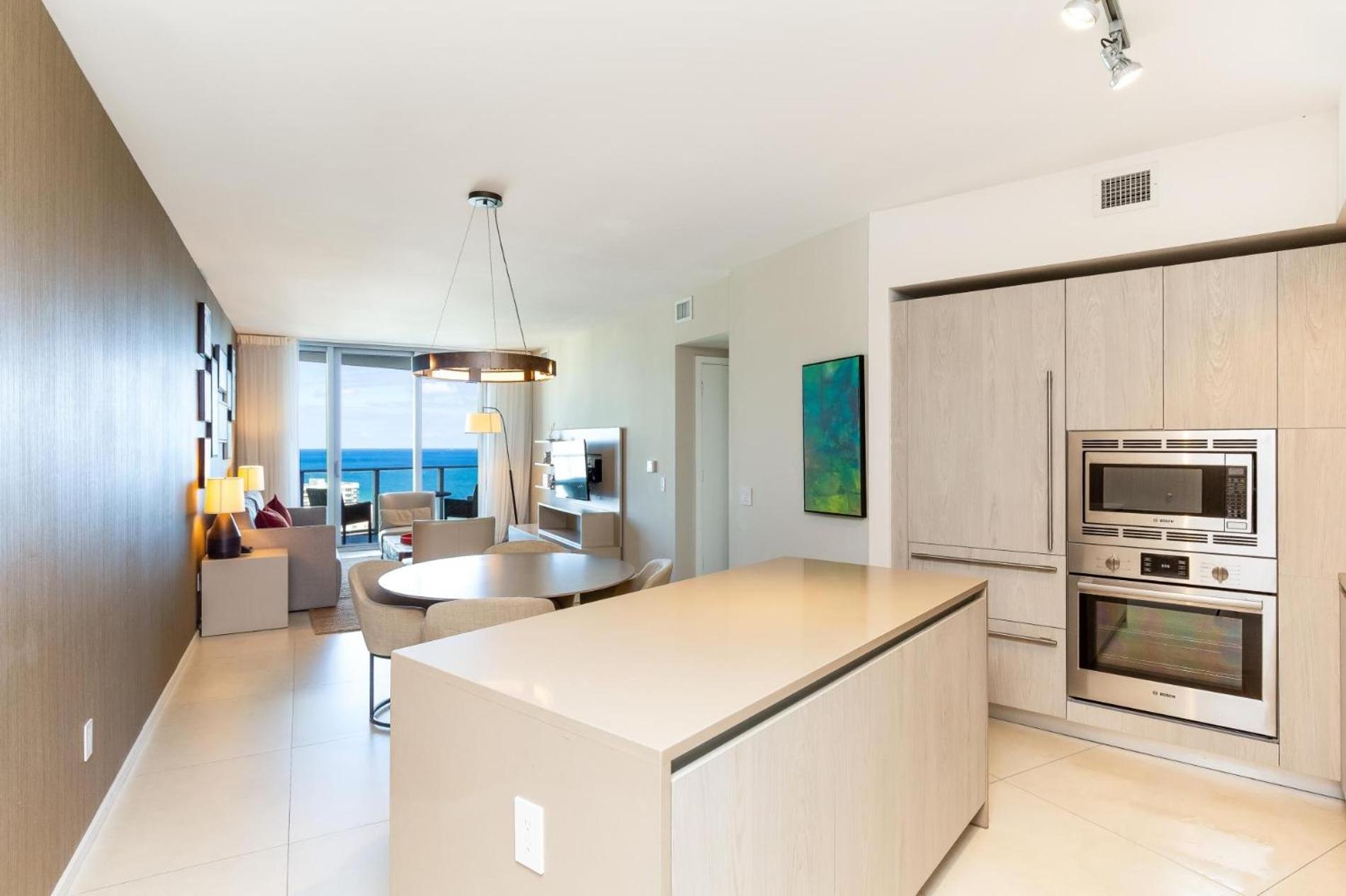 Ocean view 1 bed- Steps from the beach! view 4