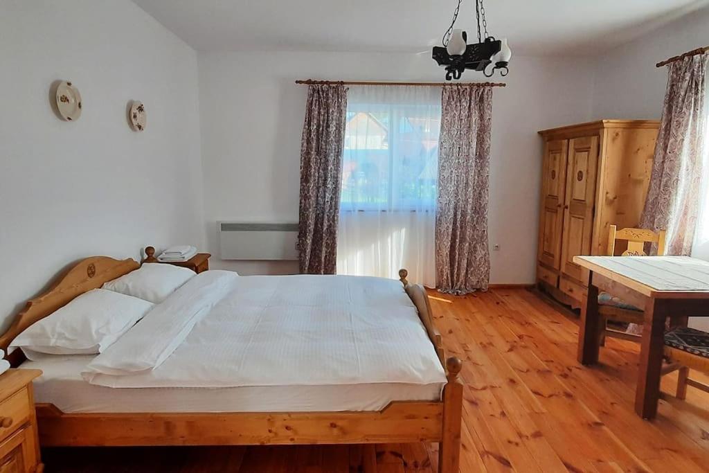 Mura House