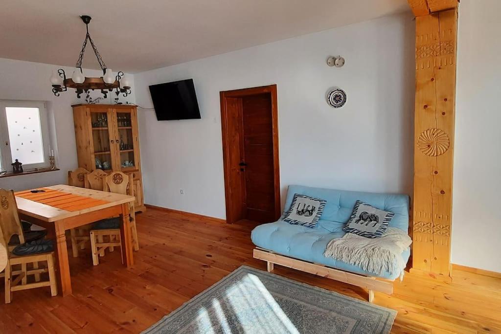 Mura House
