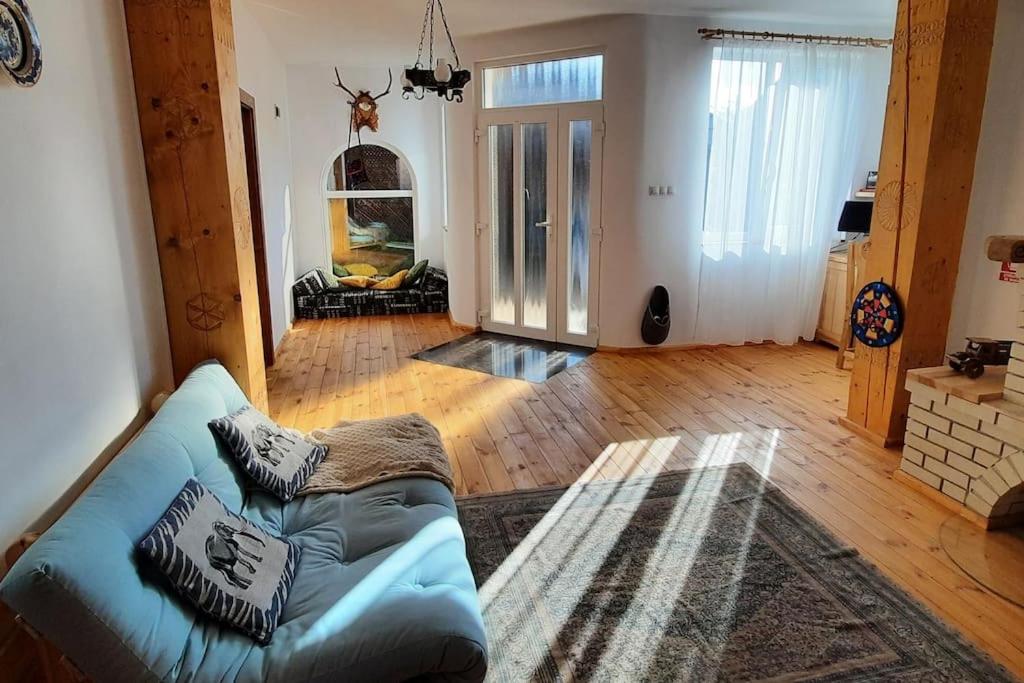 Mura House