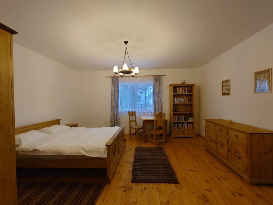 Mura House