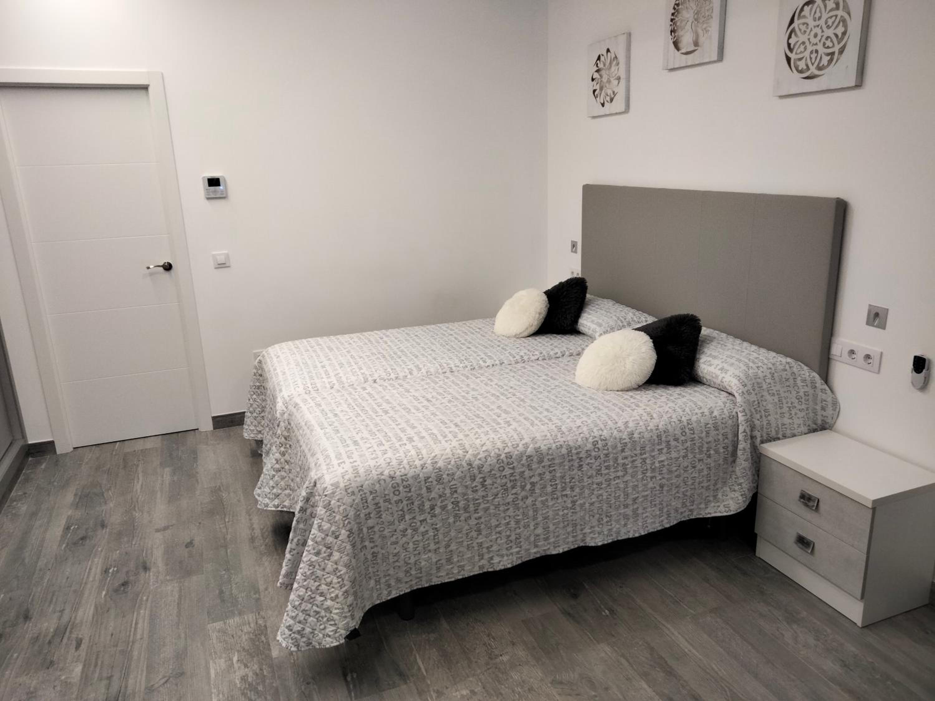 Loft La Calahorra con posibilidad de aparcamiento Pregunta por el PACK MÁS AMOR photo 3
