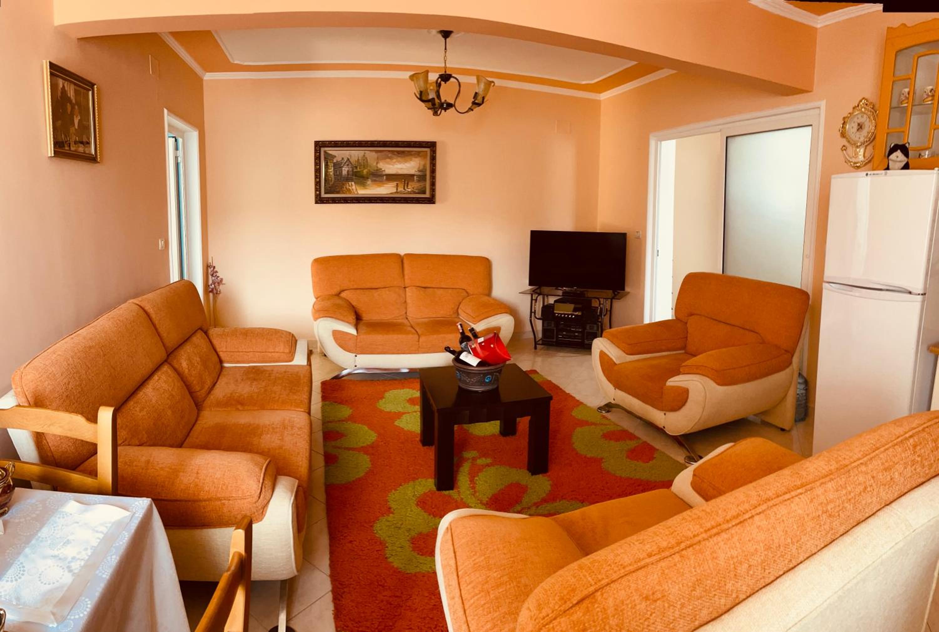 Empire Apartments photo 4