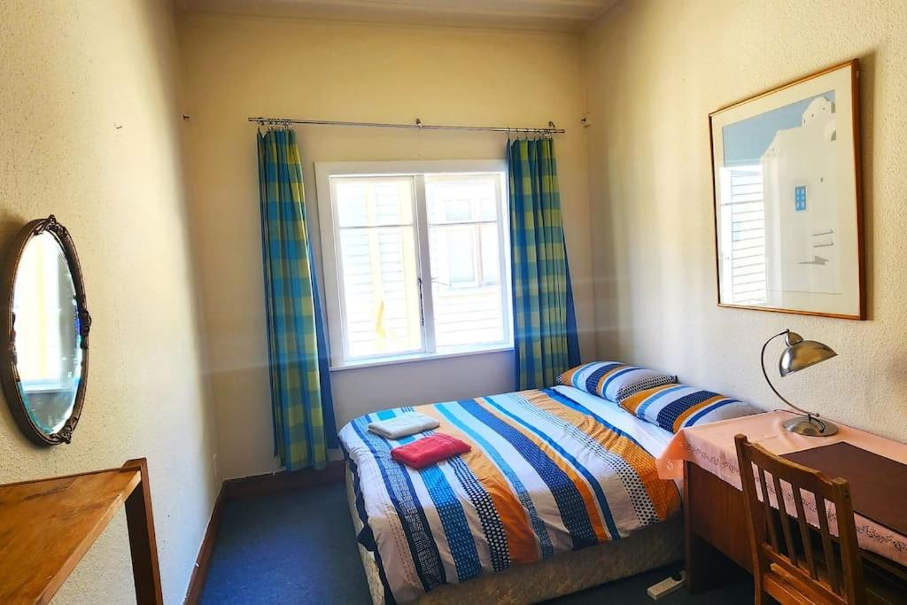 Entire 4 bedroom Villa, Nelson City view 2