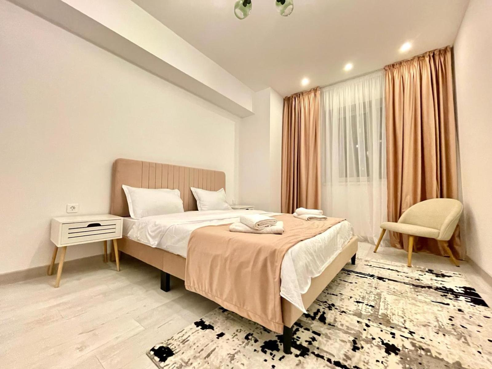 YamaLuxe Apartments - Pink & Gold With Many Facilities view 3