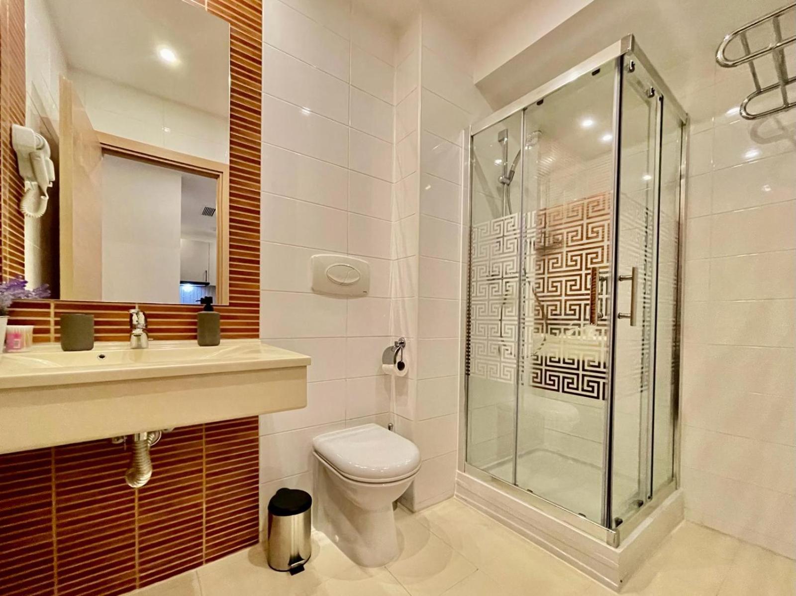 YamaLuxe Apartments - Pink & Gold With Many Facilities view 5