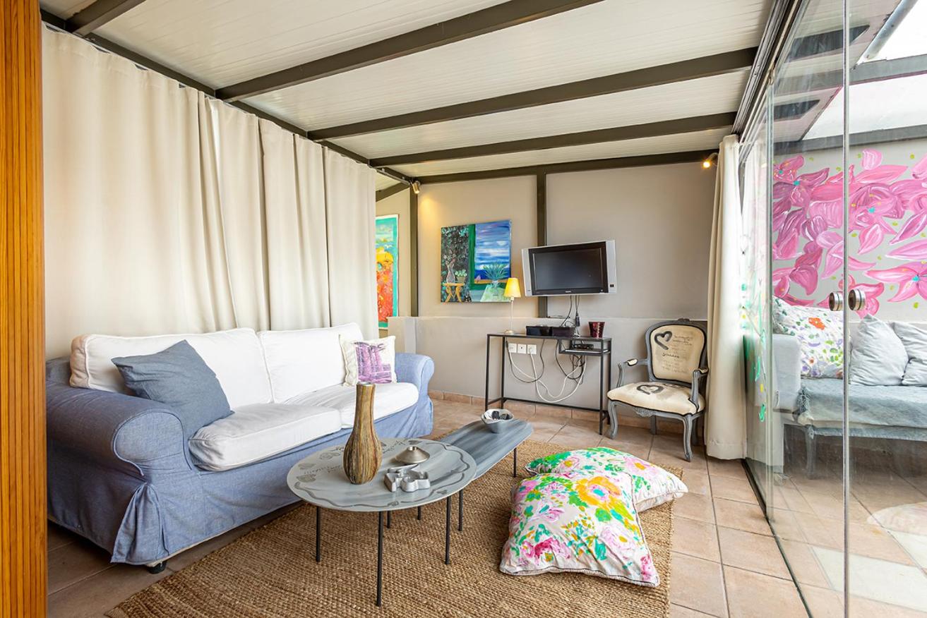 Arthome Acropolis