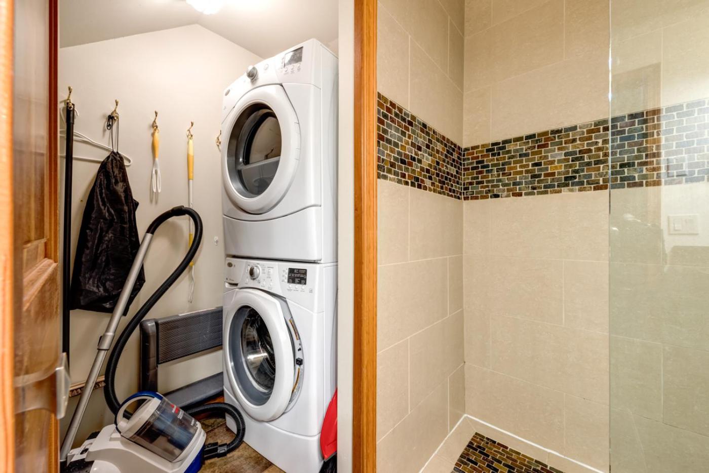 Central 2BR with Prime Amenities