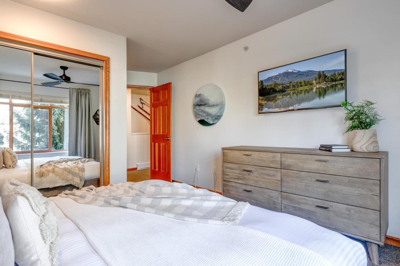 Central 2BR with Prime Amenities