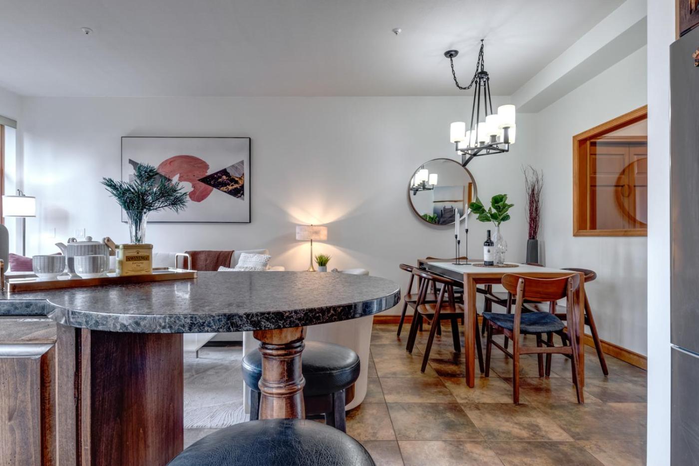 Central 2BR with Prime Amenities