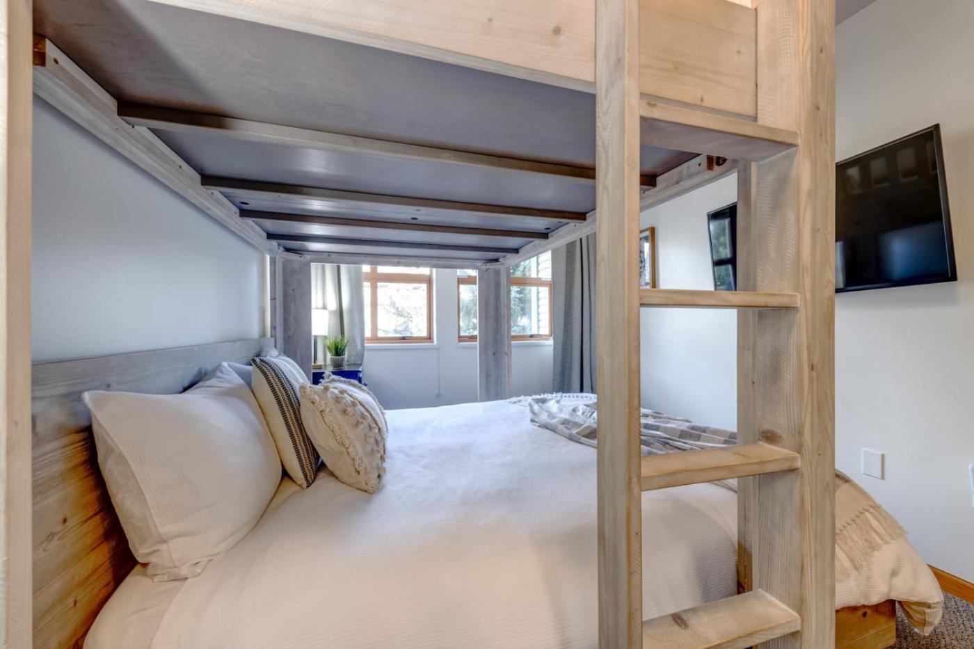 Central 2BR with Prime Amenities