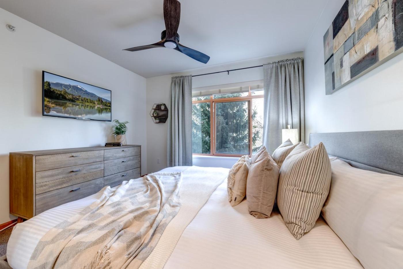 Central 2BR with Prime Amenities