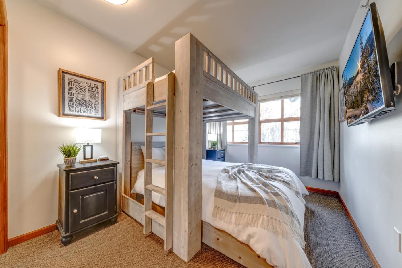 Central 2BR with Prime Amenities