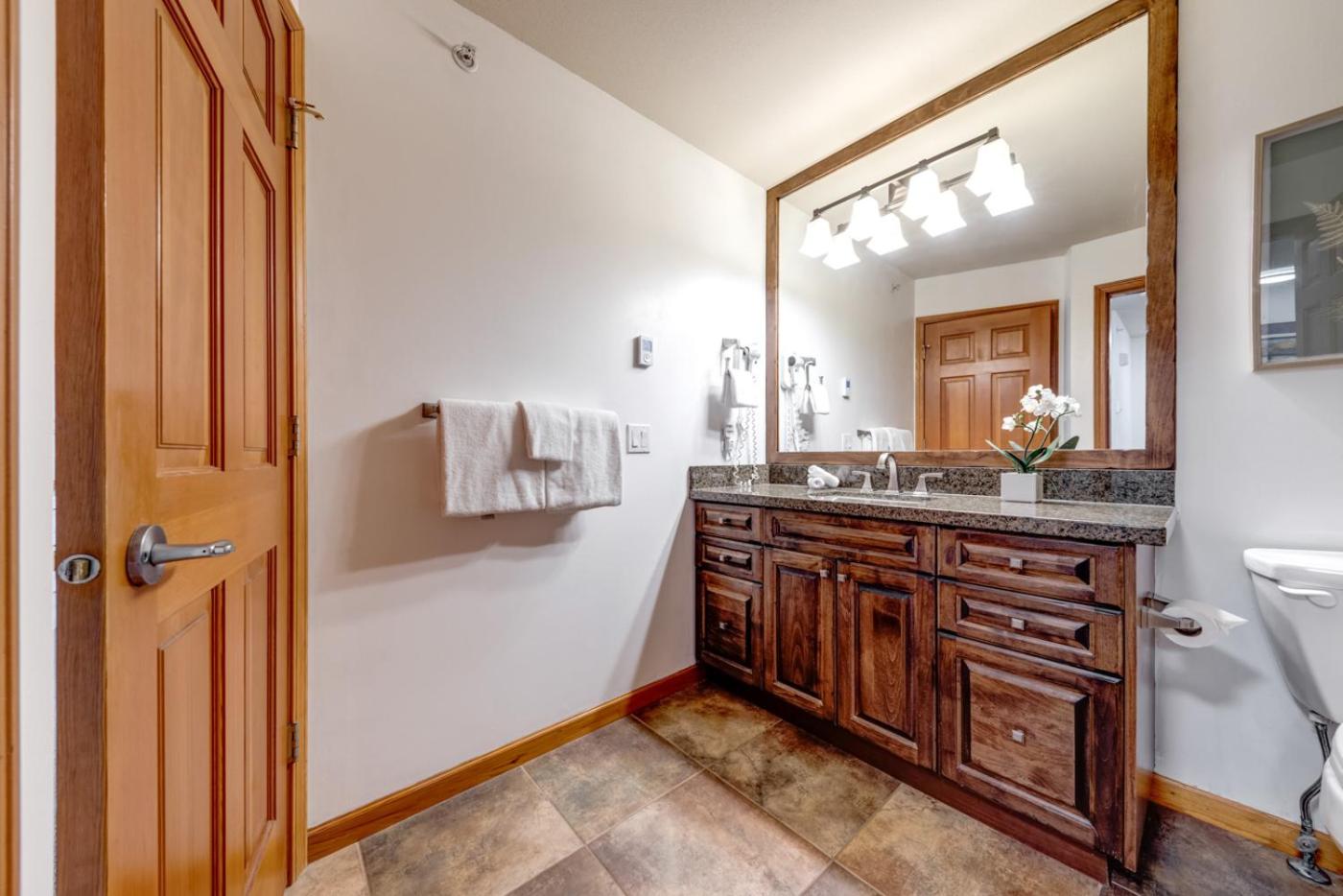 Central 2BR with Prime Amenities