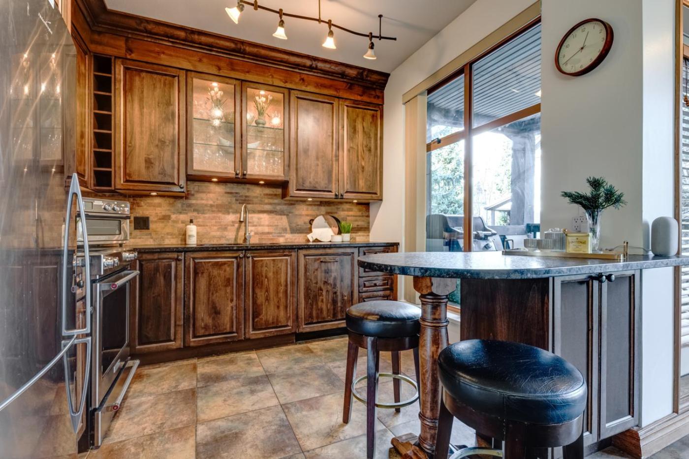 Central 2BR with Prime Amenities