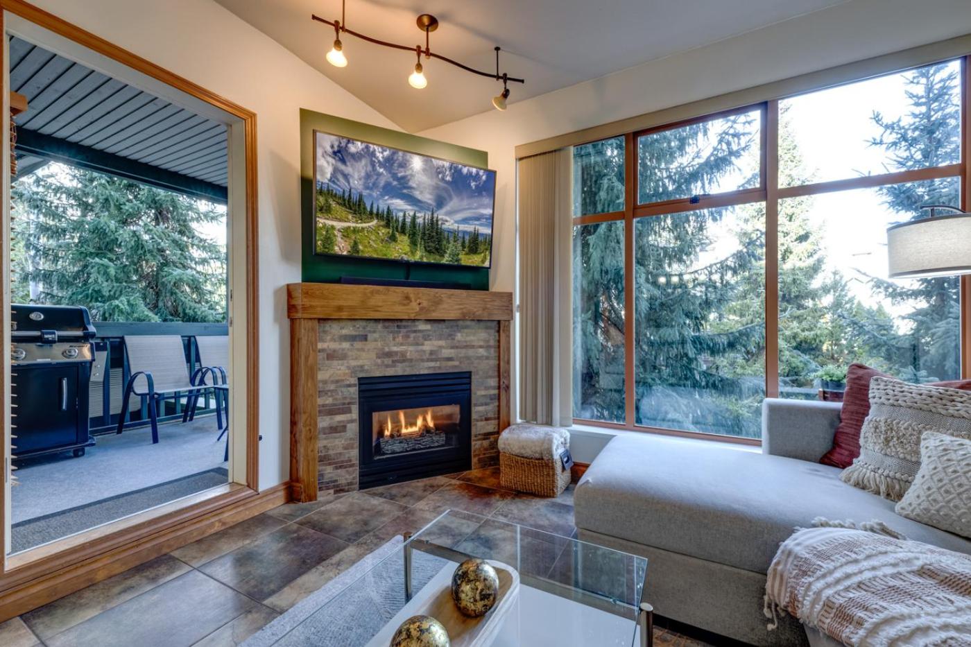 Central 2BR with Prime Amenities